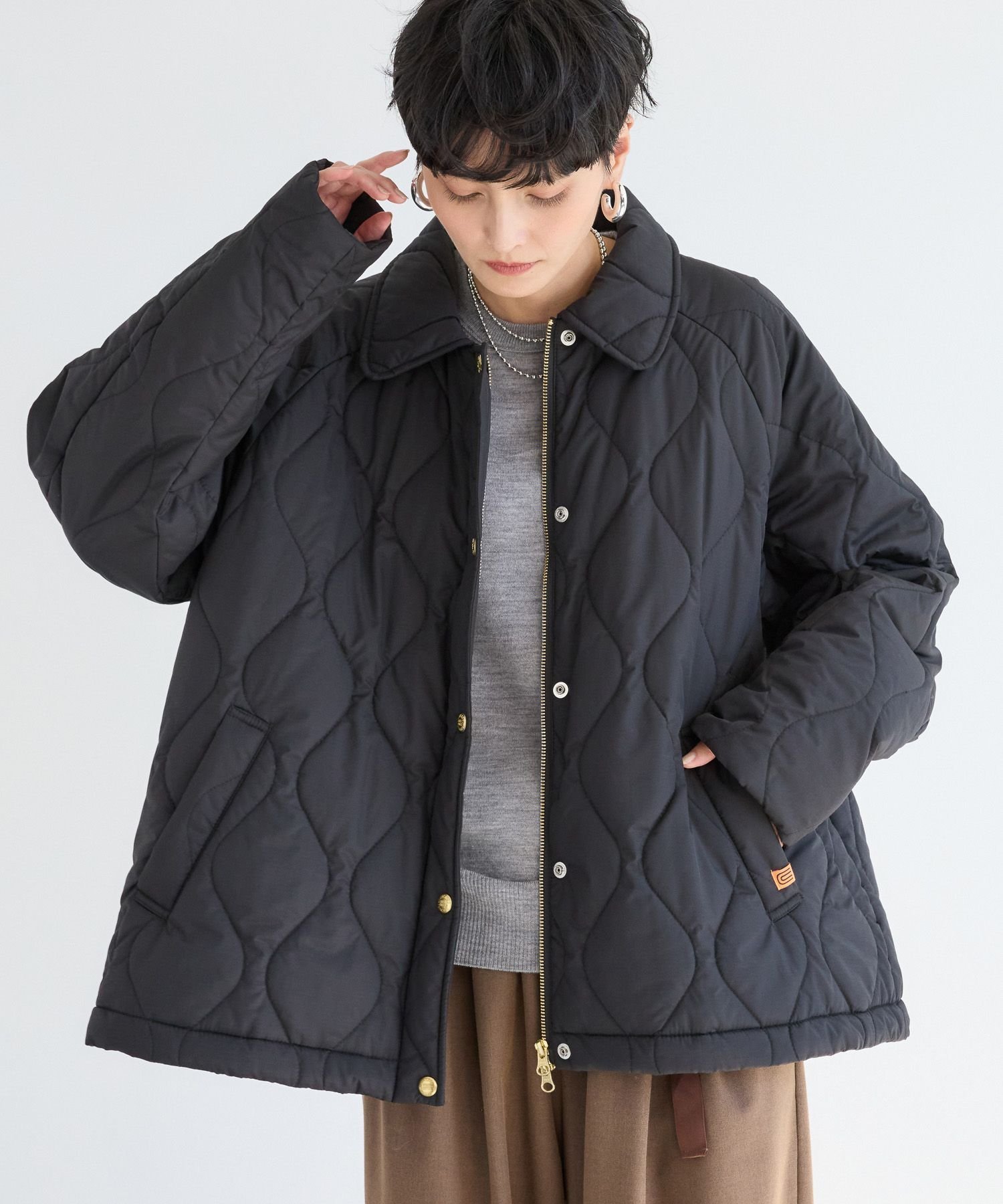 【バンヤードストーム/BARNYARDSTORM】のUNIVERSAL OVERALL別注 / キルトジャケットコート インテリア・キッズ・メンズ・レディースファッション・服の通販 founy(ファニー) 　ファッション　Fashion　レディースファッション　Fashion for Women　アウター　Coat / Outerwear Collection　コート・ロングコート・ピーコート　Long Coats, Peacoats & More　レディースジャケット・軽アウター　Jackets　キルト　Quilt, Quilted Fabric　コラボ　Collaboration, Collab　軽量　Lightweight, Ultra Light　ショート　Short, Short Length　ジャケット　Jacket, Outerwear　スウェット / スエット　Sweatshirt, Sweatwear　ドット　Polka Dot, Dot Pattern　定番　Standard, Basic Item　バランス　Balance, Style Balance　フレア　Flare, Flared　フロント　Front, Front Design　別注　Limited Edition, Custom Order　ミドル　Middle Length, Mid Height　ワーク　Workwear, Utility Style　おすすめ　Recommended / Our Picks　ブラック19|ID: prp329100004646258 ipo3291000000033534728