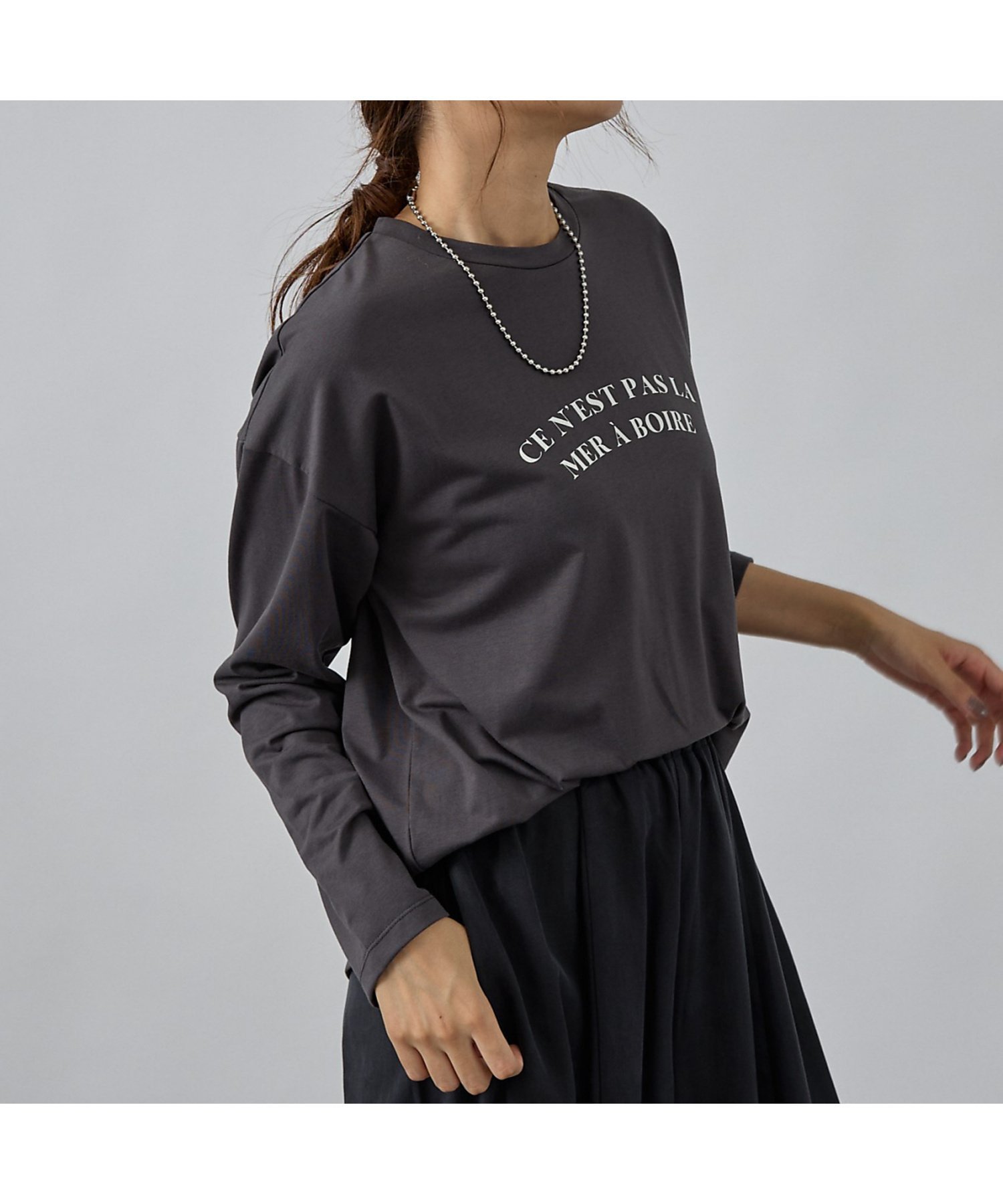 【アバハウスマヴィ/abahouse mavie】のロゴロンT インテリア・キッズ・メンズ・レディースファッション・服の通販 founy(ファニー) 　ファッション　Fashion　レディースファッション　Fashion for Women　トップス・カットソー　Cut & Sew Tops　ロングTシャツ・Tシャツ　Longline T-Shirts & Tees　おすすめ　Recommended / Our Picks　インナー　Innerwear　ジャケット　Jacket, Outerwear　ベスト　Vest, Waistcoat　人気　Popular, Best Seller　定番　Standard, Basic Item　チャコールグレー|ID: prp329100004646296 ipo3291000000033535123