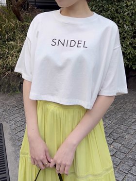 【スナイデル/SNIDEL】 SNIDELロゴTシャツ人気、トレンドファッション・服の通販 founy(ファニー) ファッション Fashion レディースファッション Fashion for Women トップス・カットソー Cut & Sew Tops シャツ・ブラウス・オフィスカジュアル Elegant Blouses & Button-Ups ロングTシャツ・Tシャツ Longline T-Shirts & Tees クロップド Cropped, Short Length スウェット / スエット Sweatshirt, Sweatwear スタイリッシュ Stylish, Fashionable デニム Denim, Jeans Material バランス Balance, Style Balance フロント Front, Front Design プリント Print, Printed Pattern プレート Plate, Dish メタル Metal, Metal Parts 今季 This Season, Current Season |ID:prp329100004646442