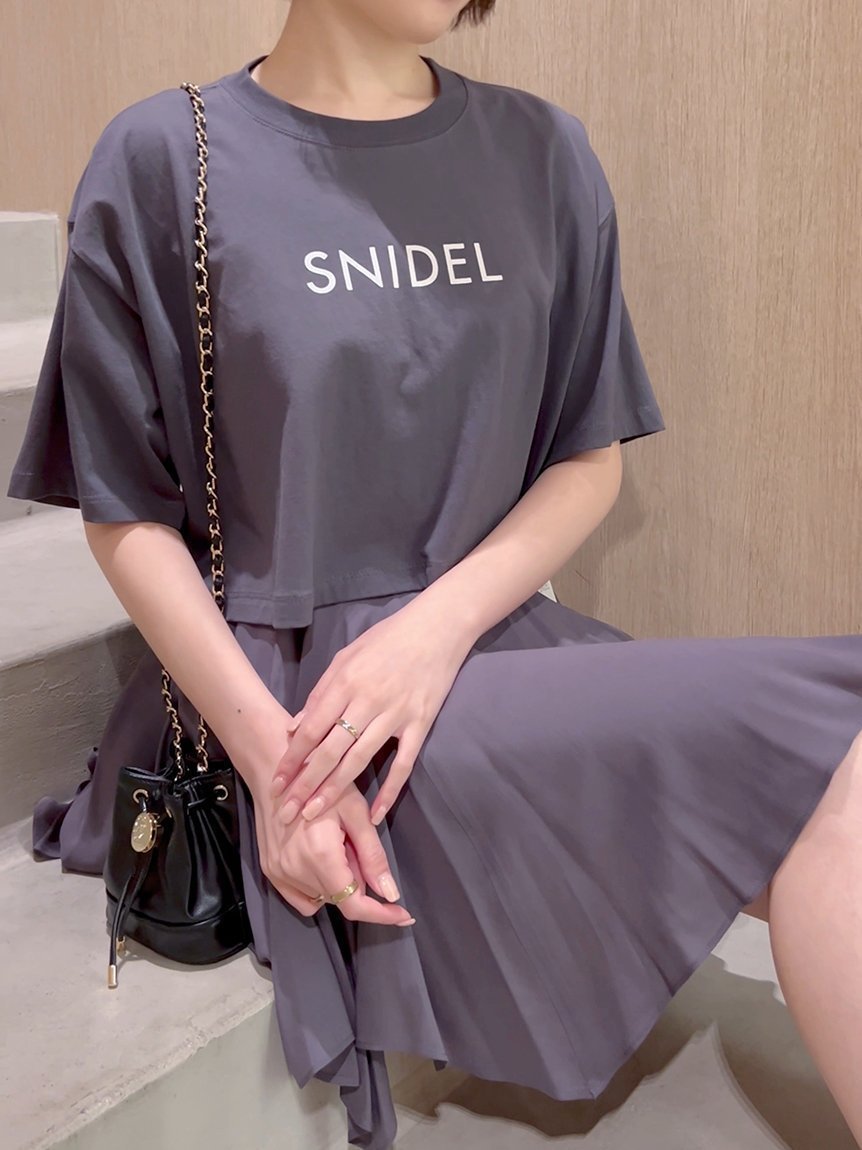【スナイデル/SNIDEL】のSNIDELロゴTシャツ インテリア・キッズ・メンズ・レディースファッション・服の通販 founy(ファニー) 　ファッション　Fashion　レディースファッション　Fashion for Women　トップス・カットソー　Cut & Sew Tops　シャツ・ブラウス・オフィスカジュアル　Elegant Blouses & Button-Ups　ロングTシャツ・Tシャツ　Longline T-Shirts & Tees　クロップド　Cropped, Short Length　スウェット / スエット　Sweatshirt, Sweatwear　スタイリッシュ　Stylish, Fashionable　デニム　Denim, Jeans Material　バランス　Balance, Style Balance　フロント　Front, Front Design　プリント　Print, Printed Pattern　プレート　Plate, Dish　メタル　Metal, Metal Parts　今季　This Season, Current Season　GRY[006]|ID: prp329100004646442 ipo3291000000033537062