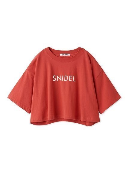 【スナイデル/SNIDEL】のSNIDELロゴTシャツ インテリア・キッズ・メンズ・レディースファッション・服の通販 founy(ファニー) 　ファッション　Fashion　レディースファッション　Fashion for Women　トップス・カットソー　Cut & Sew Tops　シャツ・ブラウス・オフィスカジュアル　Elegant Blouses & Button-Ups　ロングTシャツ・Tシャツ　Longline T-Shirts & Tees　クロップド　Cropped, Short Length　スウェット / スエット　Sweatshirt, Sweatwear　スタイリッシュ　Stylish, Fashionable　デニム　Denim, Jeans Material　バランス　Balance, Style Balance　フロント　Front, Front Design　プリント　Print, Printed Pattern　プレート　Plate, Dish　メタル　Metal, Metal Parts　今季　This Season, Current Season　RED[046]|ID: prp329100004646442 ipo3291000000033537063