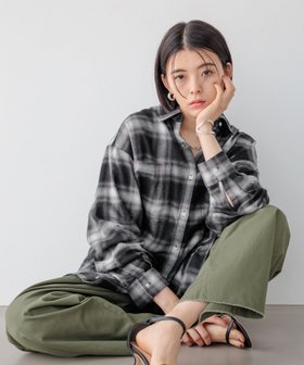 【ベイフロー/BAYFLOW】の薄手生地で長く着られる アソートチェックBIGシャツ 人気、トレンドファッション・服の通販 founy(ファニー) ファッション Fashion レディースファッション Fashion for Women トップス・カットソー Cut & Sew Tops シャツ・ブラウス・オフィスカジュアル Elegant Blouses & Button-Ups おすすめ Recommended / Our Picks チェック Check, Plaid, Tartan デニム Denim, Jeans Material バランス Balance, Style Balance ベスト Vest, Waistcoat 定番 Standard, Basic Item A/W・秋冬 Autumn/Winter 羽織 Haori, Light Jacket |ID:prp329100004646507
