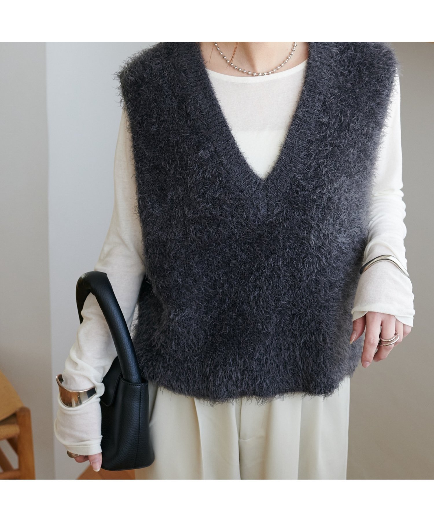 【ディスコート/Discoat】の前後2WAYフェザーヤーンショートベスト インテリア・キッズ・メンズ・レディースファッション・服の通販 founy(ファニー) ファッション Fashion レディースファッション Fashion for Women アウター Coat / Outerwear Collection トップス・カットソー Cut & Sew Tops ベスト&ジレ / 重ね着スタイル Vests & Gilets コンパクト Compact, Small Size ショート Short, Short Length トレンド Trend, Trending Now フェザー Feather, Feather Detail ベスト Vest, Waistcoat チャコールグレー|ID: prp329100004646531 ipo3291000000034567638