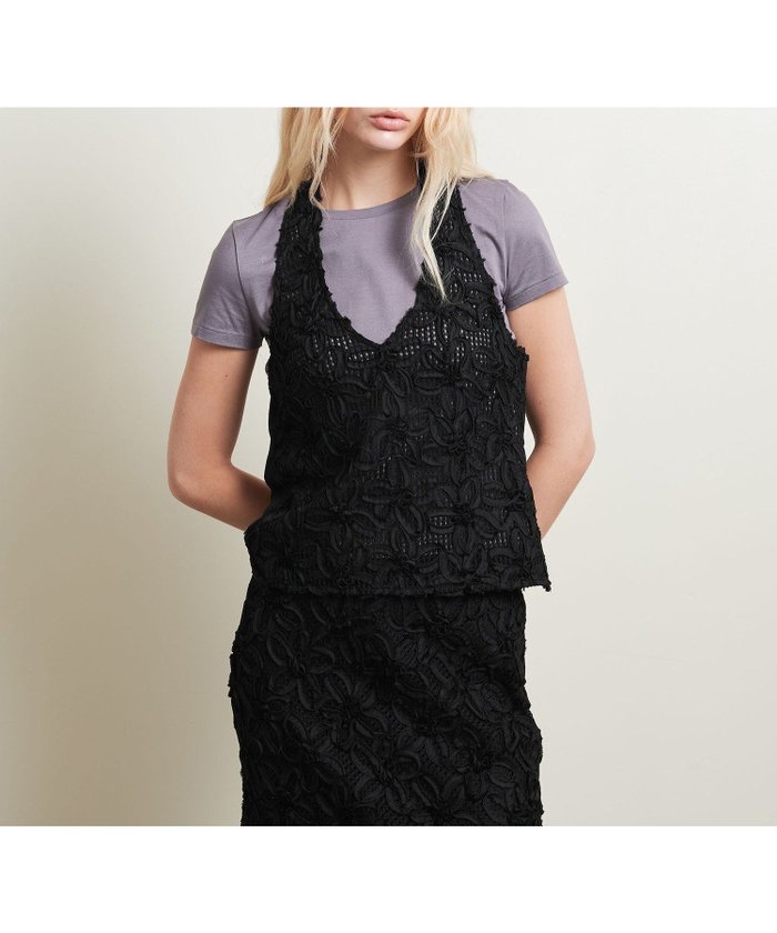 【ビューティ&ユース ユナイテッドアローズ/BEAUTY&YOUTH / UNITED ARROWS】のATTISESSION フラワーモチーフ サテン ホルターネックトップス インテリア・キッズ・メンズ・レディースファッション・服の通販 founy(ファニー) https://founy.com/ ファッション Fashion レディースファッション Fashion for Women トップス・カットソー Cut & Sew Tops 花柄・フラワープリント・モチーフ Floral Prints & Motifs / Flower Pattern Tops カッティング Cutting Detail サテン Satin, Glossy Fabric ハイネック High Neck, Mock Neck ビスチェ Bustier, Corset Top フラワー Flower, Floral メッシュ Mesh, Net Fabric モチーフ Motif, Design Theme レース Lace, Lace Fabric おすすめ Recommended / Our Picks |ID: prp329100004646827 ipo3291000000033543122