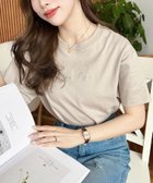 【モーメントプラス/moment+ / MEN】のロゴ刺繍 Tシャツ グレイッシュベージュ|ID: prp329100004646907 ipo3291000000033544098