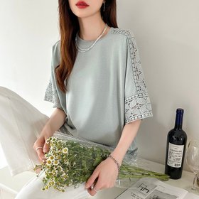 【ココモモ/COCOMOMO】のレース五分袖 クルーネック レディースブラウストップス Tシャツ ミドル丈 人気、トレンドファッション・服の通販 founy(ファニー) ファッション Fashion レディースファッション Fashion for Women トップス・カットソー Cut & Sew Tops シャツ・ブラウス・オフィスカジュアル Elegant Blouses & Button-Ups ロングTシャツ・Tシャツ Longline T-Shirts & Tees おすすめ Recommended / Our Picks デニム Denim, Jeans Material トレンド Trend, Trending Now フェミニン Feminine, Girly ミドル Middle Length, Mid Height レース Lace, Lace Fabric 夏 Summer |ID:prp329100004646981