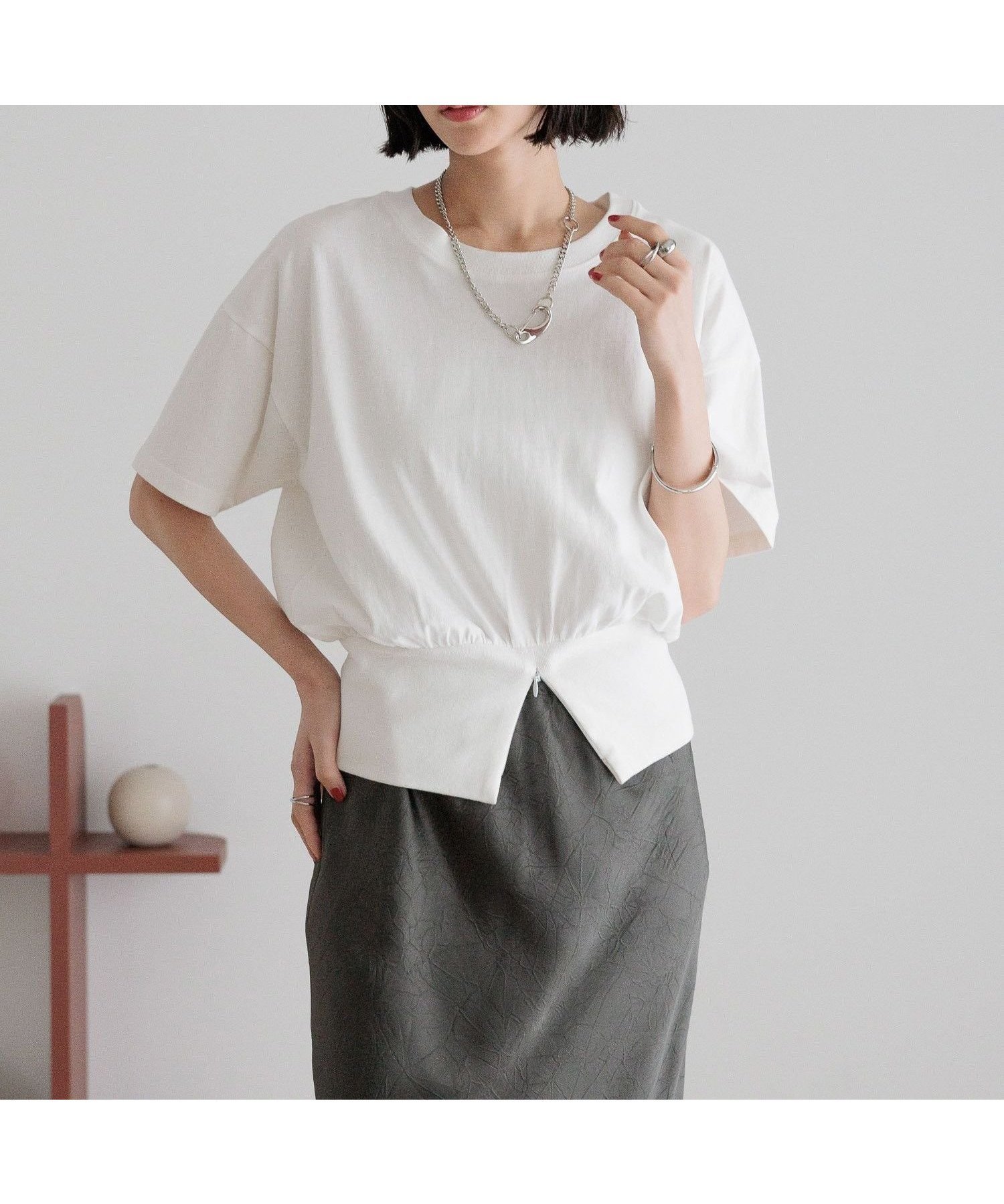 【ローリーズファーム/LOWRYS FARM】のスソZIPプルオーバーSS インテリア・キッズ・メンズ・レディースファッション・服の通販 founy(ファニー) 　ファッション　Fashion　レディースファッション　Fashion for Women　トップス・カットソー　Cut & Sew Tops　カジュアルプルオーバー・ニットトップス　Pullovers & Knit Tops / Casual Pullovers　おすすめ　Recommended / Our Picks　コンパクト　Compact, Small Size　フロント　Front, Front Design　ボトム　Bottoms, Lower Wear　ルーズ　Loose, Oversized　ワイド　Wide, Wide Fit　オフホワイト|ID: prp329100004647058 ipo3291000000033545437