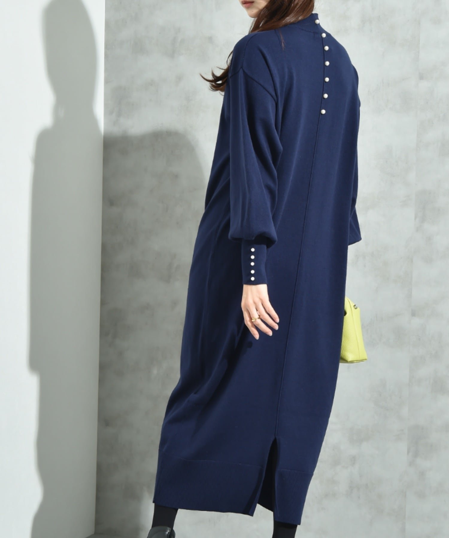 【インタープラネット/INTERPLANET】の袖口BACKパールデザインニットワンピース インテリア・キッズ・メンズ・レディースファッション・服の通販 founy(ファニー) 　ファッション　Fashion　レディースファッション　Fashion for Women　ワンピース　Dresses　ニットワンピース　Knit Dresses　カフス　Cuff Design　シンプル　Simple, Minimal　スリット　Slit, Slit Detail　人気　Popular, Best Seller　パール　Pearl, Pearl Accent　ベーシック　Basic, Essential　ボトルネック　Bottle Neck, Mock Neck　エレガント 上品　Elegant　ネイビー|ID: prp329100004647084 ipo3291000000034598896