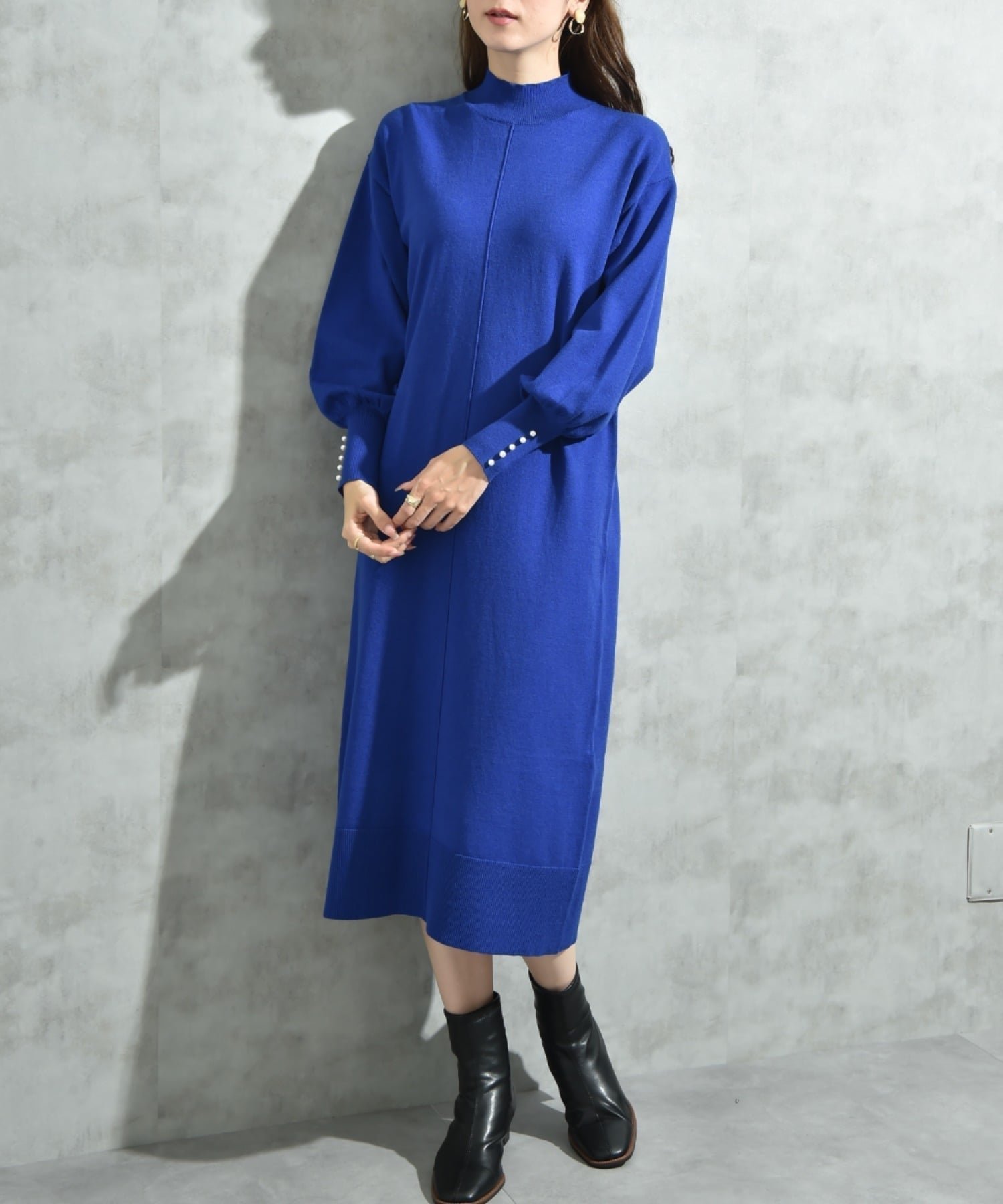 【インタープラネット/INTERPLANET】の袖口BACKパールデザインニットワンピース インテリア・キッズ・メンズ・レディースファッション・服の通販 founy(ファニー) 　ファッション　Fashion　レディースファッション　Fashion for Women　ワンピース　Dresses　ニットワンピース　Knit Dresses　カフス　Cuff Design　シンプル　Simple, Minimal　スリット　Slit, Slit Detail　人気　Popular, Best Seller　パール　Pearl, Pearl Accent　ベーシック　Basic, Essential　ボトルネック　Bottle Neck, Mock Neck　エレガント 上品　Elegant　ブルー|ID: prp329100004647084 ipo3291000000034598899