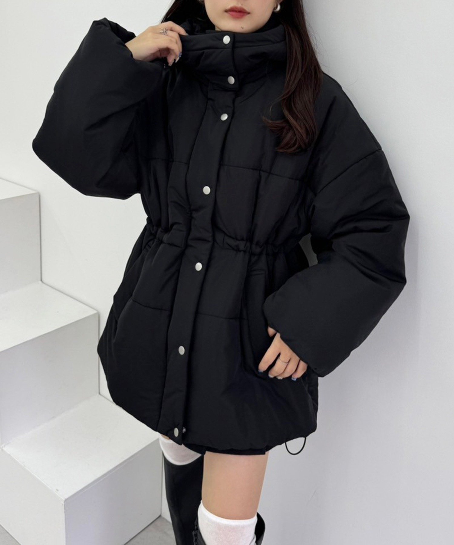 【ナイスクラップ/NICE CLAUP】のミドルフェイクダウン インテリア・キッズ・メンズ・レディースファッション・服の通販 founy(ファニー) 　ファッション　Fashion　レディースファッション　Fashion for Women　2025年　2025　2025-2026秋冬・A/W　Autumn/Winter 2025–26 AW25–26　おすすめ　Recommended / Our Picks　ジャケット　Jacket, Outerwear　スタンド　Stand Collar, Upright Stand　スラックス　Slacks, Dress Pants　ダウン　Down, Puffer　バランス　Balance, Style Balance　ボトム　Bottoms, Lower Wear　ミドル　Middle Length, Mid Height　ロング　Long, Long-Length　冬　Winter / This Winter　防寒　Cold Protection, Winter-Ready　ブラック|ID: prp329100004647100 ipo3291000000033545679