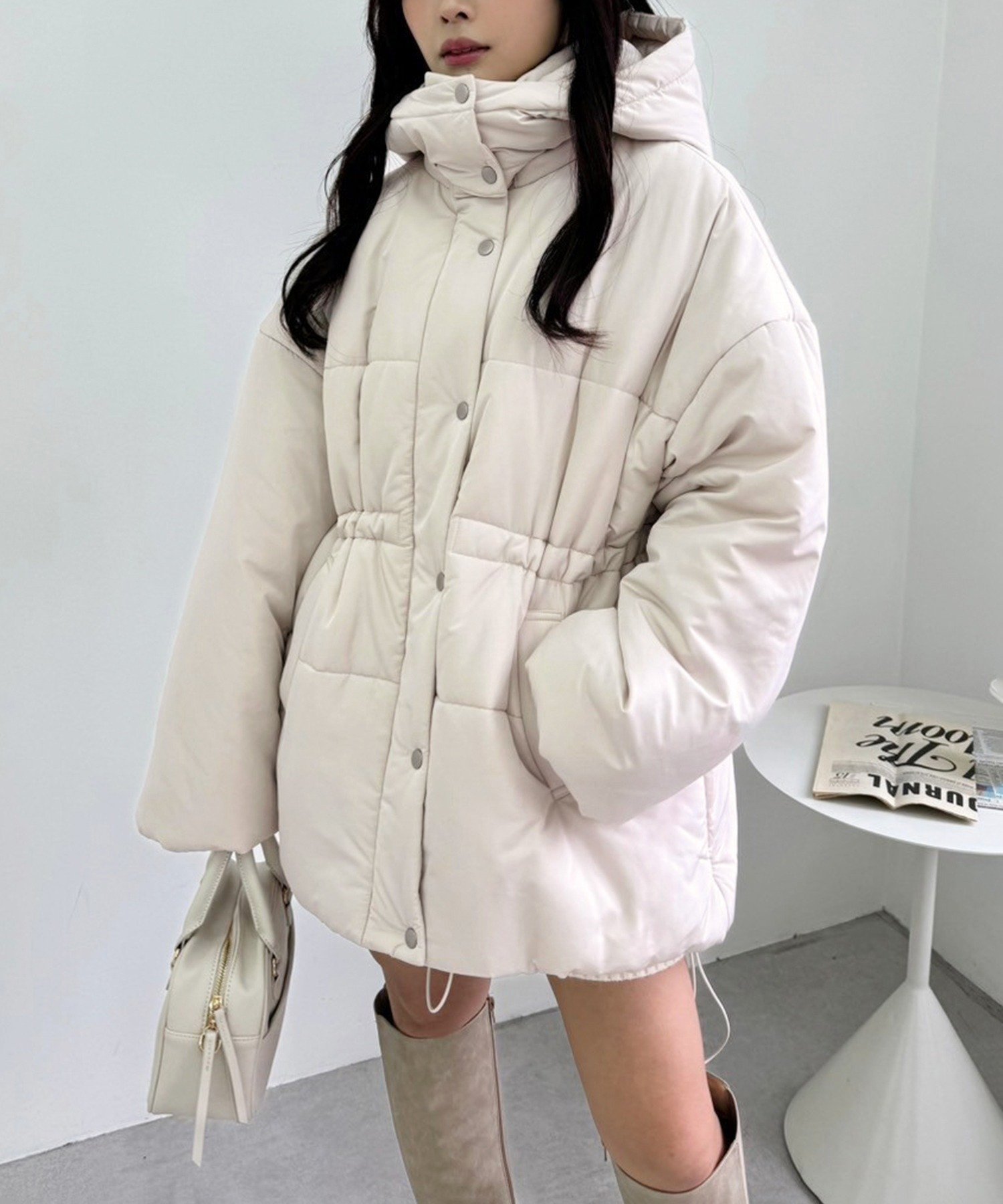 【ナイスクラップ/NICE CLAUP】のミドルフェイクダウン インテリア・キッズ・メンズ・レディースファッション・服の通販 founy(ファニー) 　ファッション　Fashion　レディースファッション　Fashion for Women　2025年　2025　2025-2026秋冬・A/W　Autumn/Winter 2025–26 AW25–26　おすすめ　Recommended / Our Picks　ジャケット　Jacket, Outerwear　スタンド　Stand Collar, Upright Stand　スラックス　Slacks, Dress Pants　ダウン　Down, Puffer　バランス　Balance, Style Balance　ボトム　Bottoms, Lower Wear　ミドル　Middle Length, Mid Height　ロング　Long, Long-Length　冬　Winter / This Winter　防寒　Cold Protection, Winter-Ready　ベージュ|ID: prp329100004647100 ipo3291000000033545680