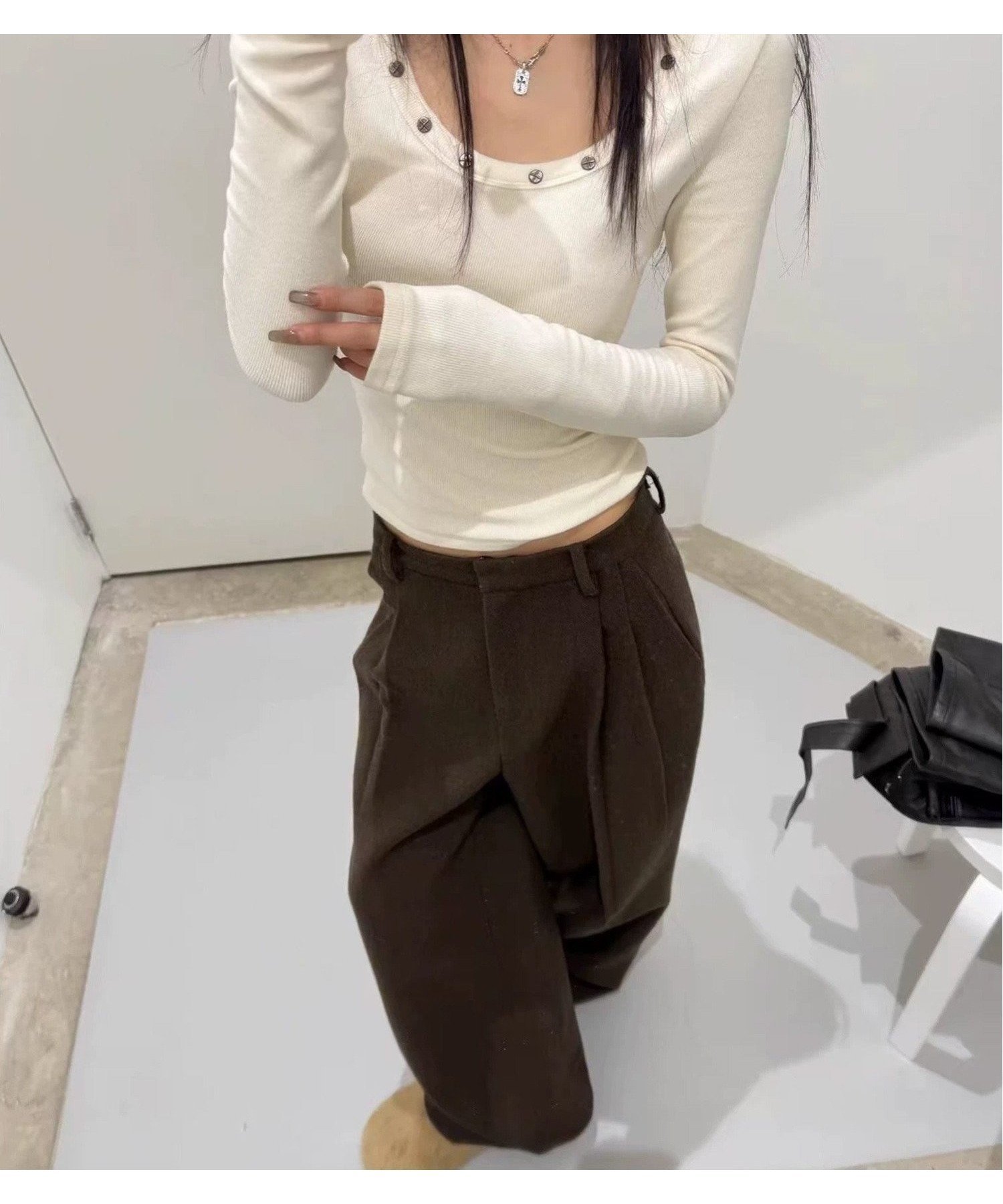 【チェルカ/CERCA】のMEMECLE/スタッズ クルーネックカットソー インテリア・キッズ・メンズ・レディースファッション・服の通販 founy(ファニー) 　ファッション　Fashion　レディースファッション　Fashion for Women　トップス・カットソー　Cut & Sew Tops　カットソー・ベーシックTシャツ　Cut-and-Sewn Tops / Stretch Tees & Basics　おすすめ　Recommended / Our Picks　シンプル　Simple, Minimal　スタッズ　Studs, Metal Accents　トレンド　Trend, Trending Now　羽織　Haori, Light Jacket　ホワイト|ID: prp329100004647107 ipo3291000000033545741