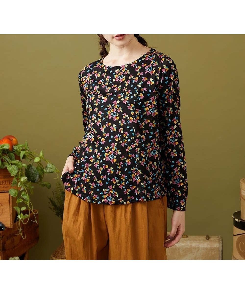 【ホコモモラ/Jocomomola】のPetalo フラワープリントカットソー インテリア・キッズ・メンズ・レディースファッション・服の通販 founy(ファニー) 　ファッション　Fashion　レディースファッション　Fashion for Women　トップス・カットソー　Cut & Sew Tops　カットソー・ベーシックTシャツ　Cut-and-Sewn Tops / Stretch Tees & Basics　花柄・フラワープリント・モチーフ　Floral Prints & Motifs / Flower Pattern Tops　春　Spring　秋　Autumn　カットソー　Cut and Sewn Top　フレア　Flare, Flared　プリント　Print, Printed Pattern　ボトム　Bottoms, Lower Wear　ポケット　Pocket, Pocket Detail　無地　Plain, Solid Color　リラックス　Relax, Relaxed Fit　ワイド　Wide, Wide Fit　冬　Winter / This Winter　おすすめ　Recommended / Our Picks　夏　Summer　エレガント 上品　Elegant　ブラック|ID: prp329100004647134 ipo3291000000033545900