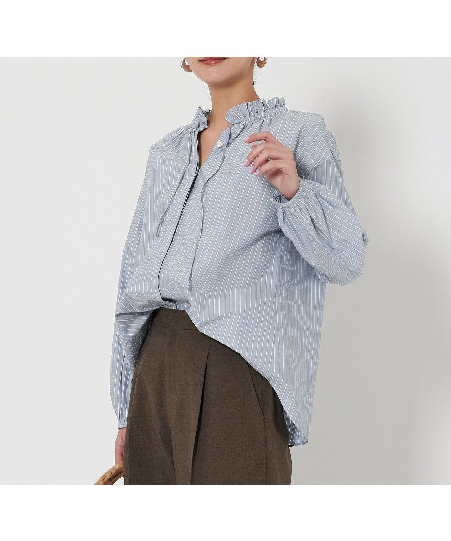 【ユナイテッドアローズ/UNITED ARROWS】のコットン タックギャザー ブラウス インテリア・キッズ・メンズ・レディースファッション・服の通販 founy(ファニー) 　ファッション　Fashion　レディースファッション　Fashion for Women　トップス・カットソー　Cut & Sew Tops　シャツ・ブラウス・オフィスカジュアル　Elegant Blouses & Button-Ups　おすすめ　Recommended / Our Picks　ギャザー　Gathered, Ruffled　ストライプ　Stripe, Striped Pattern　ストレート　Straight, Straight Cut　デニム　Denim, Jeans Material　フェミニン　Feminine, Girly　フロント　Front, Front Design　ブロード　Broadcloth, Fine Cotton　ベーシック　Basic, Essential　リボン　Ribbon, Bow　ワイド　Wide, Wide Fit　春　Spring　ビジネス 仕事 通勤　Business / Work / Commuting　LT.BLUE|ID: prp329100004647160 ipo3291000000033610152
