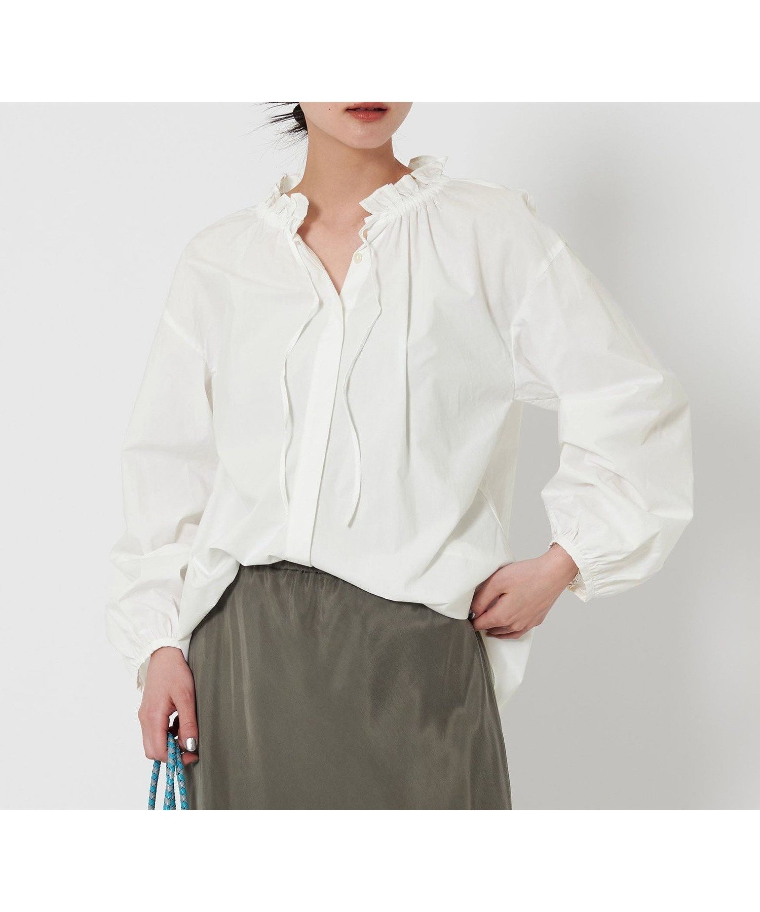 【ユナイテッドアローズ/UNITED ARROWS】のコットン タックギャザー ブラウス インテリア・キッズ・メンズ・レディースファッション・服の通販 founy(ファニー) 　ファッション　Fashion　レディースファッション　Fashion for Women　トップス・カットソー　Cut & Sew Tops　シャツ・ブラウス・オフィスカジュアル　Elegant Blouses & Button-Ups　おすすめ　Recommended / Our Picks　ギャザー　Gathered, Ruffled　ストライプ　Stripe, Striped Pattern　ストレート　Straight, Straight Cut　デニム　Denim, Jeans Material　フェミニン　Feminine, Girly　フロント　Front, Front Design　ブロード　Broadcloth, Fine Cotton　ベーシック　Basic, Essential　リボン　Ribbon, Bow　ワイド　Wide, Wide Fit　春　Spring　ビジネス 仕事 通勤　Business / Work / Commuting　WHITE|ID: prp329100004647160 ipo3291000000033610153