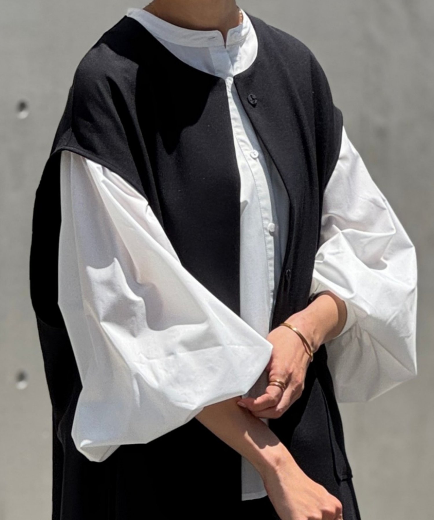 【ビアズリー/BEARDSLEY】のソデリブフレアシャツ インテリア・キッズ・メンズ・レディースファッション・服の通販 founy(ファニー) 　ファッション　Fashion　レディースファッション　Fashion for Women　トップス・カットソー　Cut & Sew Tops　シャツ・ブラウス・オフィスカジュアル　Elegant Blouses & Button-Ups　おすすめ　Recommended / Our Picks　スタンド　Stand Collar, Upright Stand　ストライプ　Stripe, Striped Pattern　ポンチョ　Poncho, Cape Style　リブニット　Rib Knit, Ribbed Knit　ホワイト|ID: prp329100004647285 ipo3291000000033546730