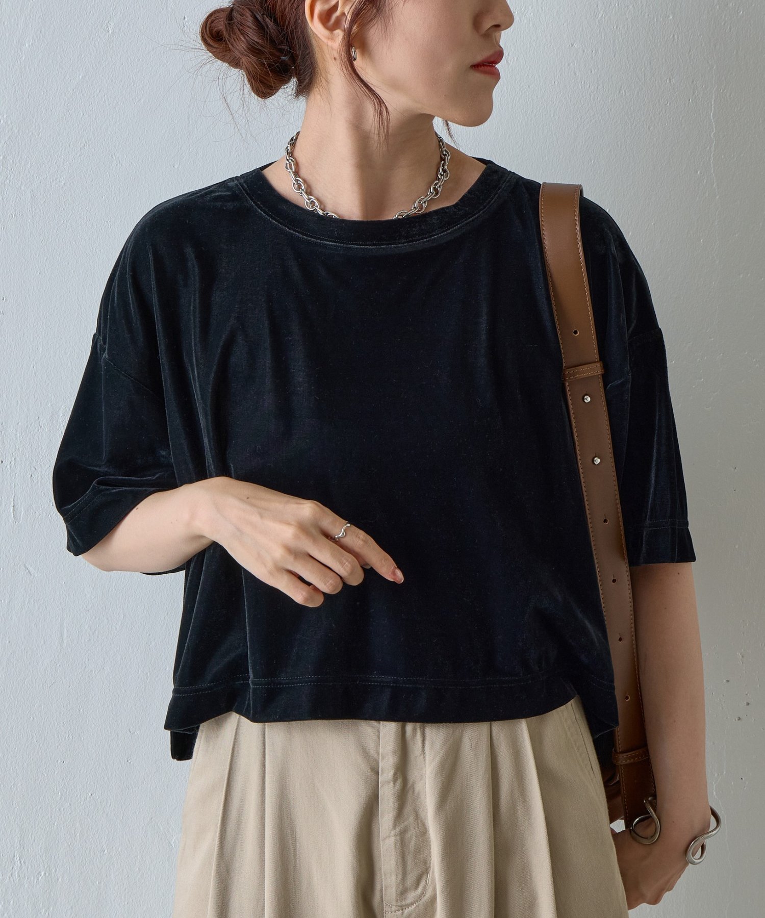 【コロニートゥーワンスリーナイン/COLONY 2139】のシアーベロアワイドクロップドTシャツ インテリア・キッズ・メンズ・レディースファッション・服の通販 founy(ファニー) 　ファッション　Fashion　レディースファッション　Fashion for Women　トップス・カットソー　Cut & Sew Tops　シャツ・ブラウス・オフィスカジュアル　Elegant Blouses & Button-Ups　ロングTシャツ・Tシャツ　Longline T-Shirts & Tees　ベロアトップス　Velour Tops / Velvet-Look Items　おすすめ　Recommended / Our Picks　インナー　Innerwear　クロップド　Cropped, Short Length　シアー　Sheer, See-Through　トレンド　Trend, Trending Now　ベロア　Velour, Soft Velvet　エレガント 上品　Elegant　ブラック|ID: prp329100004647316 ipo3291000000033547132