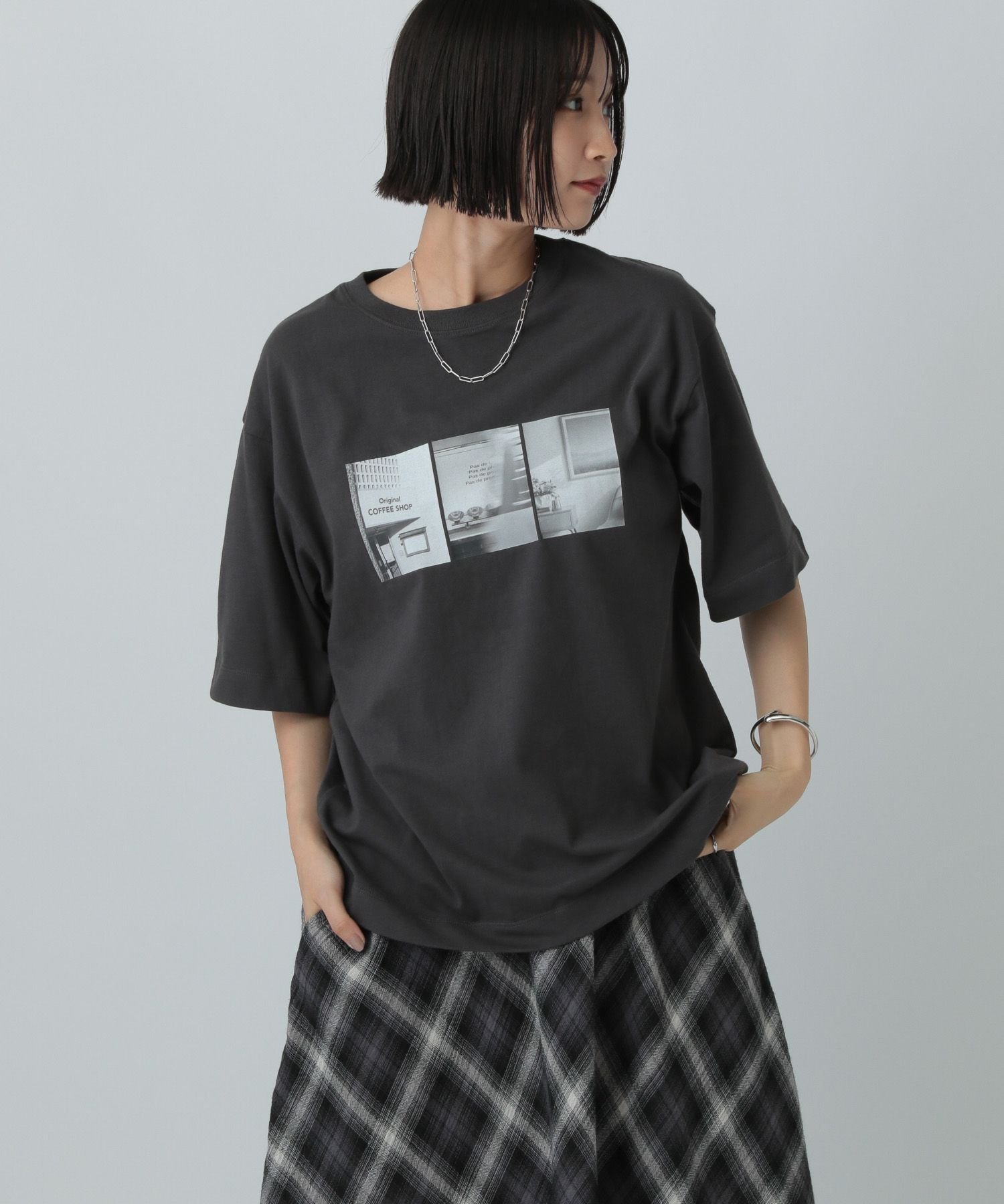 【ローリーズファーム/LOWRYS FARM】のモノクロフォトTEE インテリア・キッズ・メンズ・レディースファッション・服の通販 founy(ファニー) 　ファッション　Fashion　レディースファッション　Fashion for Women　インナー　Innerwear　トレンド　Trend, Trending Now　プリント　Print, Printed Pattern　ベーシック　Basic, Essential　夏　Summer　チャコールグレー|ID: prp329100004647327 ipo3291000000033547233