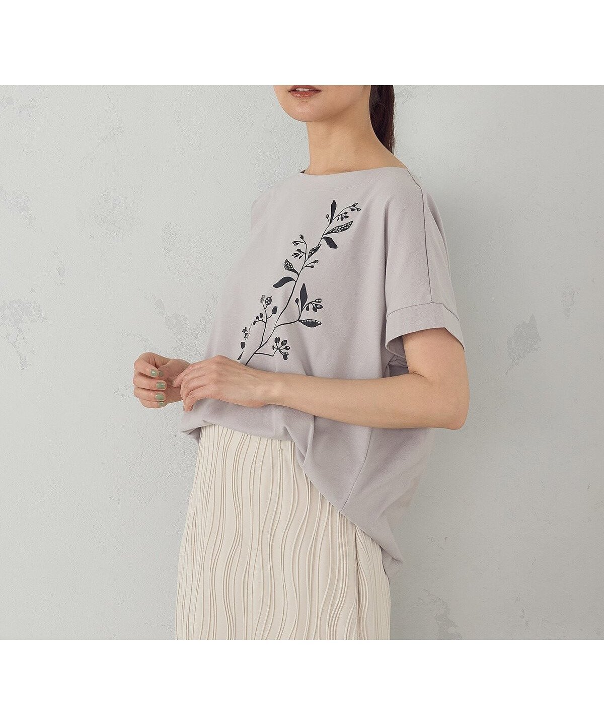 【コムサイズム/COMME CA ISM】の水彩タッチインクジェット箔スタッズ付きTシャツ インテリア・キッズ・メンズ・レディースファッション・服の通販 founy(ファニー) 　ファッション　Fashion　レディースファッション　Fashion for Women　トップス・カットソー　Cut & Sew Tops　シャツ・ブラウス・オフィスカジュアル　Elegant Blouses & Button-Ups　ロングTシャツ・Tシャツ　Longline T-Shirts & Tees　スタッズ　Studs, Metal Accents　プリント　Print, Printed Pattern　グレー|ID: prp329100004647344 ipo3291000000033547445