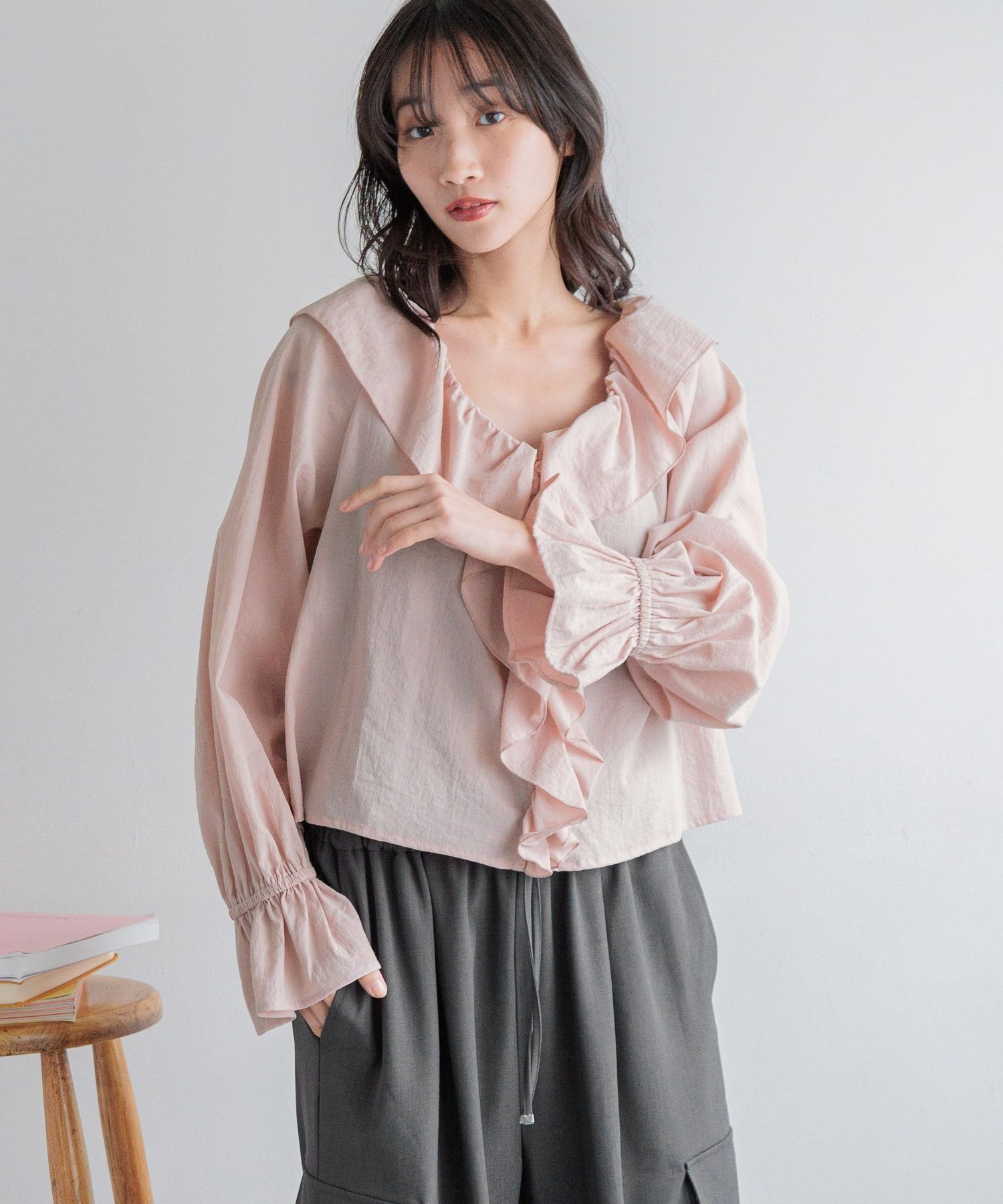 【ローリーズファーム/LOWRYS FARM】の2WAYフリルクロスブラウス インテリア・キッズ・メンズ・レディースファッション・服の通販 founy(ファニー) 　ファッション　Fashion　レディースファッション　Fashion for Women　トップス・カットソー　Cut & Sew Tops　シャツ・ブラウス・オフィスカジュアル　Elegant Blouses & Button-Ups　おすすめ　Recommended / Our Picks　デニム　Denim, Jeans Material　フリル　Frill, Ruffle　ボトム　Bottoms, Lower Wear　リネン　Linen, Linen Fabric　ピンク|ID: prp329100004647363 ipo3291000000033547692