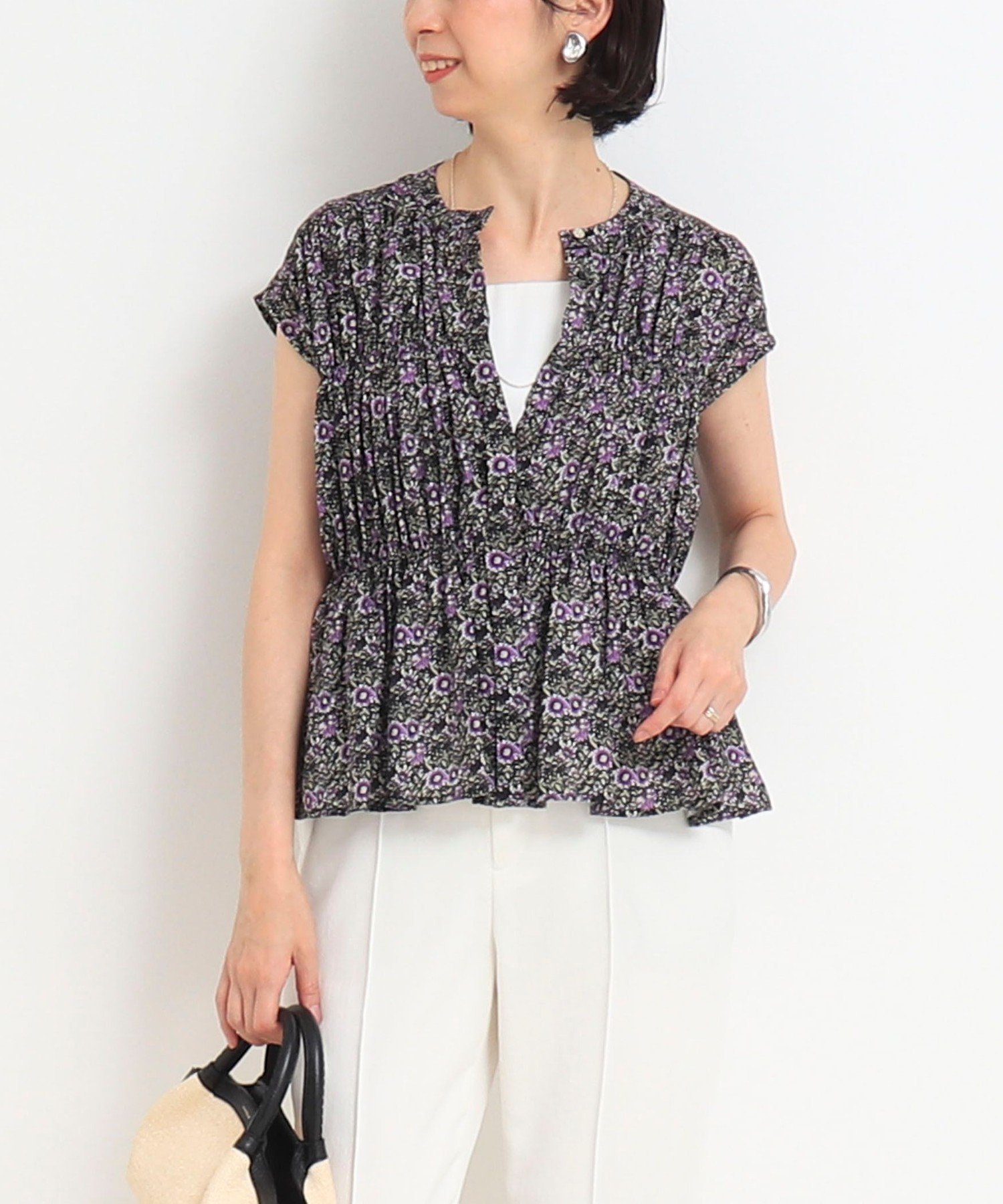 【ノーリーズ/NOLLEY'S】のダークフラワープリントブラウス インテリア・キッズ・メンズ・レディースファッション・服の通販 founy(ファニー) 　ファッション　Fashion　レディースファッション　Fashion for Women　トップス・カットソー　Cut & Sew Tops　シャツ・ブラウス・オフィスカジュアル　Elegant Blouses & Button-Ups　花柄・フラワープリント・モチーフ　Floral Prints & Motifs / Flower Pattern Tops　2025年　2025　2025春夏・S/S　Spring/Summer 2025 SS25　おすすめ　Recommended / Our Picks　ギャザー　Gathered, Ruffled　フラワー　Flower, Floral　プリント　Print, Printed Pattern　ブラック系その他|ID: prp329100004647608 ipo3291000000033550029