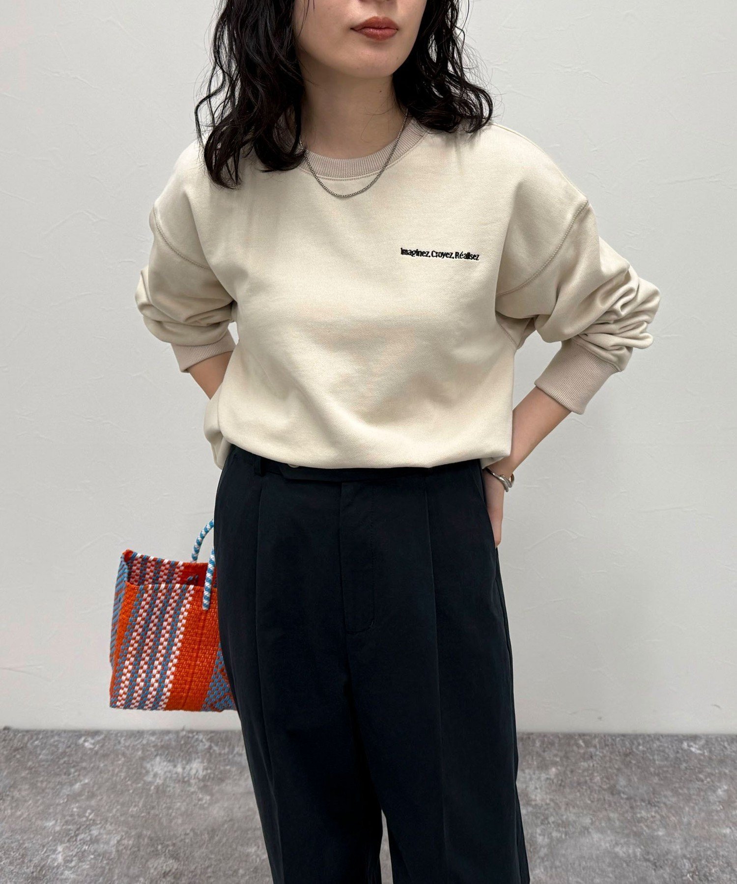 【その他のブランド/Other】のロゴ刺繍コンパクトスウェットプルオーバー インテリア・キッズ・メンズ・レディースファッション・服の通販 founy(ファニー) 　ファッション　Fashion　レディースファッション　Fashion for Women　トップス・カットソー　Cut & Sew Tops　レディースパーカー・カジュアルフーディー　Casual Hoodies & Sweatshirts　カジュアルプルオーバー・ニットトップス　Pullovers & Knit Tops / Casual Pullovers　スウェット・クルーネックトップス　Sweatshirts & Crewnecks / Relaxed Fit Sweat Tops　2025年　2025　2025春夏・S/S　Spring/Summer 2025 SS25　おすすめ　Recommended / Our Picks　コンパクト　Compact, Small Size　スウェット / スエット　Sweatshirt, Sweatwear　トレンド　Trend, Trending Now　バランス　Balance, Style Balance　リラックス　Relax, Relaxed Fit　ワンポイント　One Point, Statement Accent　ベージュ|ID: prp329100004647703 ipo3291000000033550993