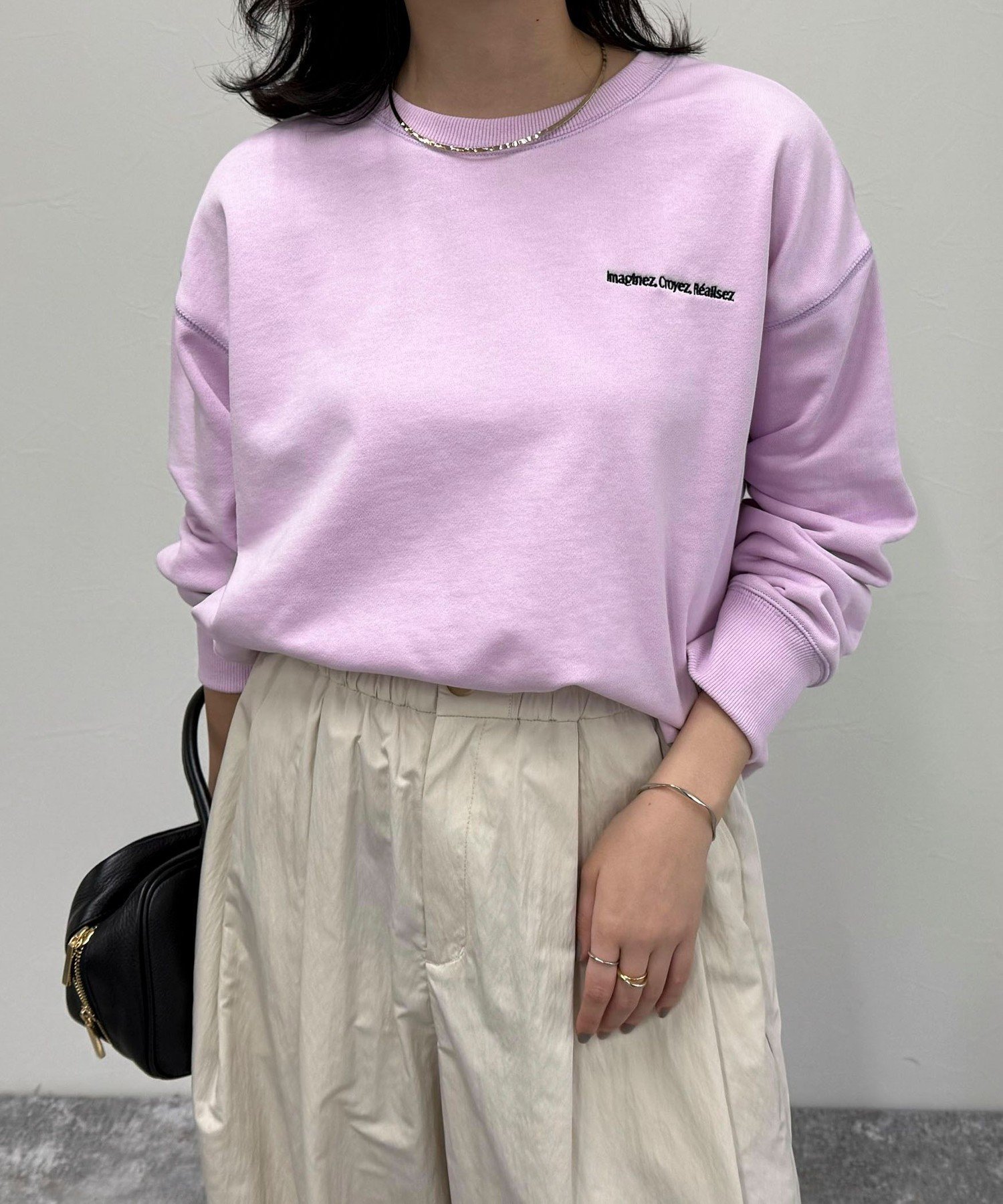 【その他のブランド/Other】のロゴ刺繍コンパクトスウェットプルオーバー インテリア・キッズ・メンズ・レディースファッション・服の通販 founy(ファニー) 　ファッション　Fashion　レディースファッション　Fashion for Women　トップス・カットソー　Cut & Sew Tops　レディースパーカー・カジュアルフーディー　Casual Hoodies & Sweatshirts　カジュアルプルオーバー・ニットトップス　Pullovers & Knit Tops / Casual Pullovers　スウェット・クルーネックトップス　Sweatshirts & Crewnecks / Relaxed Fit Sweat Tops　2025年　2025　2025春夏・S/S　Spring/Summer 2025 SS25　おすすめ　Recommended / Our Picks　コンパクト　Compact, Small Size　スウェット / スエット　Sweatshirt, Sweatwear　トレンド　Trend, Trending Now　バランス　Balance, Style Balance　リラックス　Relax, Relaxed Fit　ワンポイント　One Point, Statement Accent　ラベンダー|ID: prp329100004647703 ipo3291000000033550994