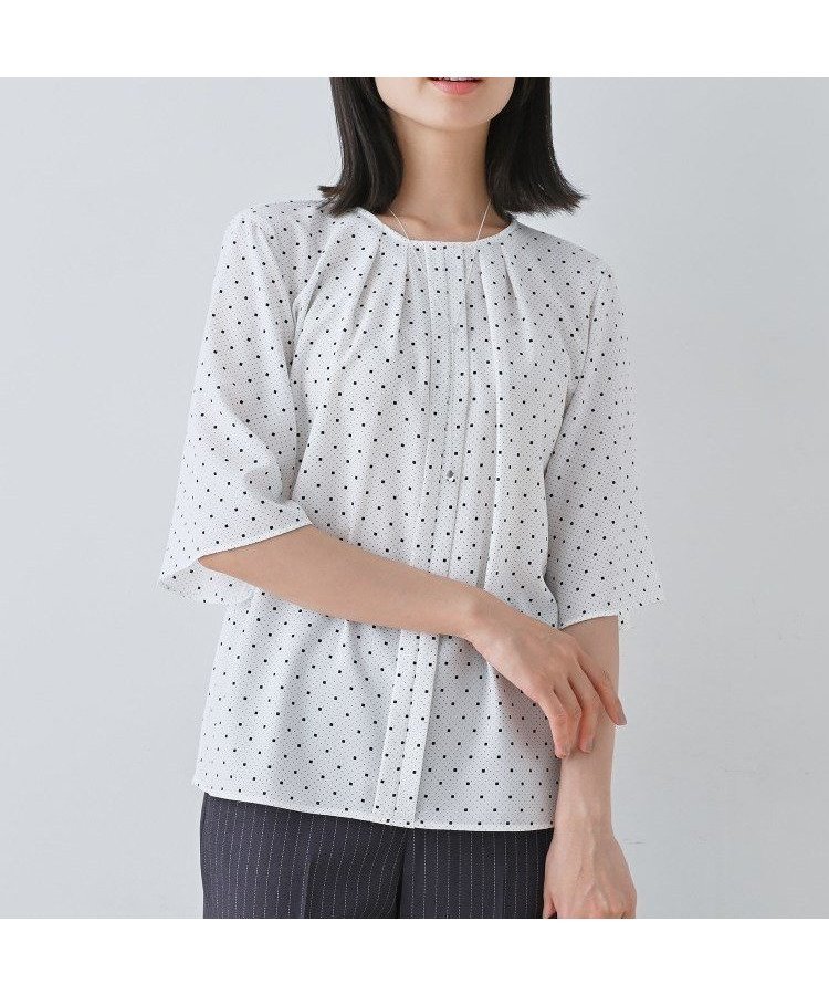 【インディヴィ/INDIVI】の【通勤/きれいめ】柄タックブラウス 人気、トレンドファッション・服の通販 founy(ファニー) 　ファッション　Fashion　レディースファッション　Fashion for Women　トップス・カットソー　Cut & Sew Tops　シャツ・ブラウス・オフィスカジュアル　Elegant Blouses & Button-Ups　インナー　Innerwear　ジャケット　Jacket, Outerwear　スクエア　Square, Square Shape　ドット　Polka Dot, Dot Pattern　フェミニン　Feminine, Girly　モチーフ　Motif, Design Theme　ビジネス 仕事 通勤　Business / Work / Commuting　 other-1|ID: prp329100004647961 ipo3291000000033555428
