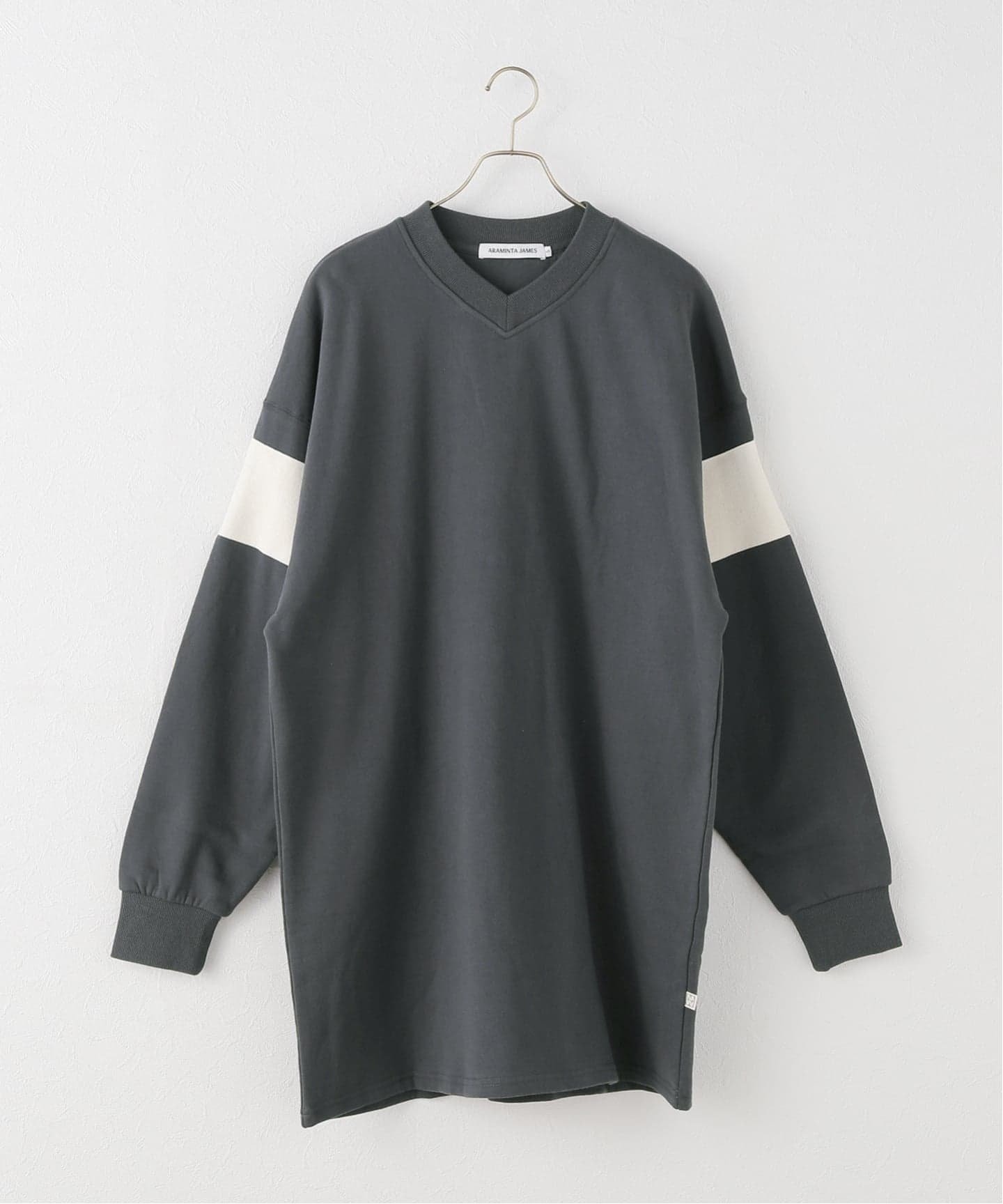 【ジャーナルスタンダード レリューム/JOURNAL STANDARD relume】の【ARAMINTA JAMES/アラミンタ ジェームス】V-NECK SWEATER DRESS 人気、トレンドファッション・服の通販 founy(ファニー) 　ファッション　Fashion　レディースファッション　Fashion for Women　トップス・カットソー　Cut & Sew Tops　レディースパーカー・カジュアルフーディー　Casual Hoodies & Sweatshirts　スウェット・クルーネックトップス　Sweatshirts & Crewnecks / Relaxed Fit Sweat Tops　Vネックトップス　V-Neck Tops / V-Cut Neckline Shirts　ワンピース　Dresses　フォーマル・パーティードレス・結婚式用ドレス　Elegant & Casual Dresses　2025年　2025　2025-2026秋冬・A/W　Autumn/Winter 2025–26 AW25–26　クール　Cool, Chic　コレクション　Collection, Seasonal Line　シェイプ　Shape, Slim Fit　スタイリッシュ　Stylish, Fashionable　テクスチャー　Texture, Textured Fabric　モダン　Modern, Contemporary　リラックス　Relax, Relaxed Fit　 other-1|ID: prp329100004647976 ipo3291000000033555539