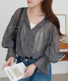 【ディスコート/Discoat】のシアーチェックスキッパーブラウス《WEB限定カラーあり》 人気、トレンドファッション・服の通販 founy(ファニー) ファッション Fashion レディースファッション Fashion for Women トップス・カットソー Cut & Sew Tops シャツ・ブラウス・オフィスカジュアル Elegant Blouses & Button-Ups シアー Sheer, See-Through シャーリング Shirring, Ruched スキッパー Skipper, Open Collar チェック Check, Plaid, Tartan バランス Balance, Style Balance エレガント 上品 Elegant thumbnail ライトグレー|ID: prp329100004648010 ipo3291000000033555884
