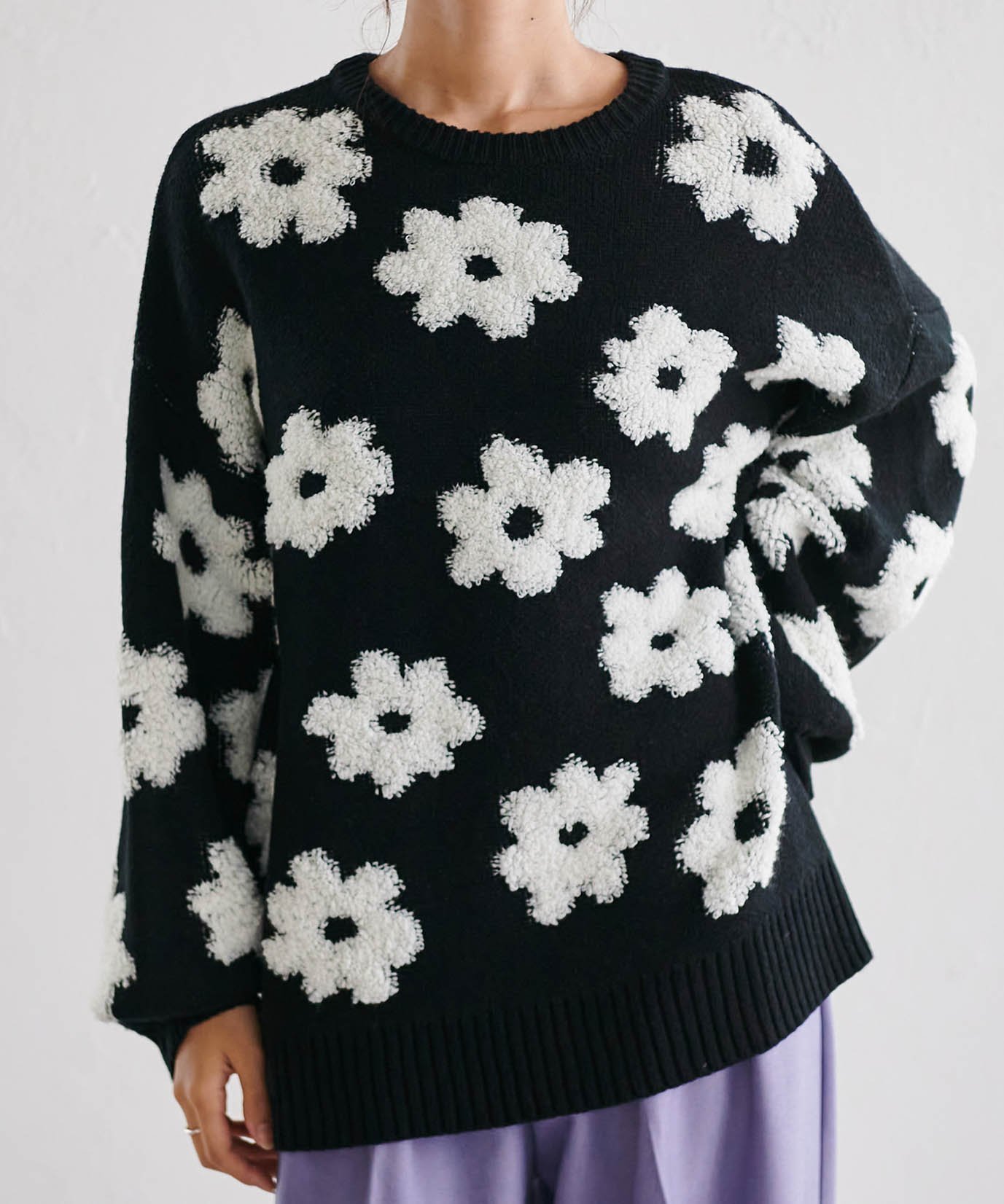 【ラナン/Ranan】の花柄ジャカードニット インテリア・キッズ・メンズ・レディースファッション・服の通販 founy(ファニー) 　ファッション　Fashion　レディースファッション　Fashion for Women　トップス・カットソー　Cut & Sew Tops　ニット　Knit Tops & Sweaters　花柄・フラワープリント・モチーフ　Floral Prints & Motifs / Flower Pattern Tops　2023年　2023　2023-2024秋冬・A/W　Autumn/Winter 2023–24 AW23–24　ジャカード／ジャガード　Jacquard, Woven Pattern　スリーブ　Sleeve, Long Sleeve / Short Sleeve　フラワー　Flower, Floral　モチーフ　Motif, Design Theme　A/W・秋冬　Autumn/Winter　ブラック|ID: prp329100004648030 ipo3291000000033555997