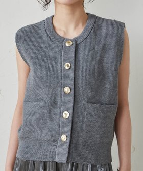 【ラナン/Ranan】のRanan/ニュアンスボタンニットベスト 人気、トレンドファッション・服の通販 founy(ファニー) ファッション Fashion レディースファッション Fashion for Women アウター Coat / Outerwear Collection トップス・カットソー Cut & Sew Tops ニット Knit Tops & Sweaters ベスト&ジレ / 重ね着スタイル Vests & Gilets おすすめ Recommended / Our Picks インナー Innerwear キャミソール Camisole, Spaghetti Strap Top コンパクト Compact, Small Size サテン Satin, Glossy Fabric シンプル Simple, Minimal デニム Denim, Jeans Material トレンド Trend, Trending Now ベスト Vest, Waistcoat ボトム Bottoms, Lower Wear ポケット Pocket, Pocket Detail ロング Long, Long-Length エレガント 上品 Elegant 長袖 Long Sleeve, Full Sleeve |ID:prp329100004648039