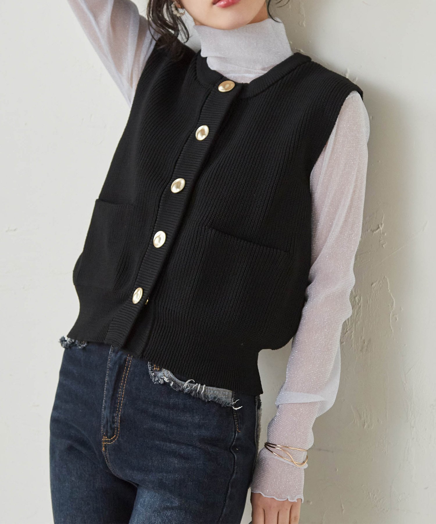 【ラナン/Ranan】のRanan/ニュアンスボタンニットベスト インテリア・キッズ・メンズ・レディースファッション・服の通販 founy(ファニー) 　ファッション　Fashion　レディースファッション　Fashion for Women　アウター　Coat / Outerwear Collection　トップス・カットソー　Cut & Sew Tops　ニット　Knit Tops & Sweaters　ベスト&ジレ / 重ね着スタイル　Vests & Gilets　おすすめ　Recommended / Our Picks　インナー　Innerwear　キャミソール　Camisole, Spaghetti Strap Top　コンパクト　Compact, Small Size　サテン　Satin, Glossy Fabric　シンプル　Simple, Minimal　デニム　Denim, Jeans Material　トレンド　Trend, Trending Now　ベスト　Vest, Waistcoat　ボトム　Bottoms, Lower Wear　ポケット　Pocket, Pocket Detail　ロング　Long, Long-Length　エレガント 上品　Elegant　長袖　Long Sleeve, Full Sleeve　ブラック|ID: prp329100004648039 ipo3291000000033556052