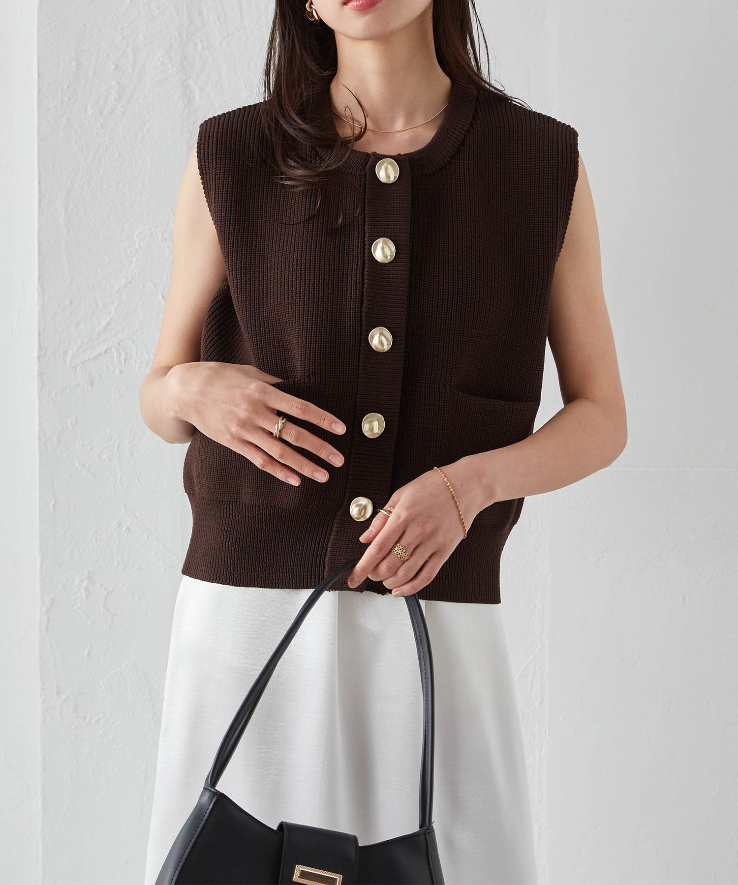 【ラナン/Ranan】のRanan/ニュアンスボタンニットベスト インテリア・キッズ・メンズ・レディースファッション・服の通販 founy(ファニー) 　ファッション　Fashion　レディースファッション　Fashion for Women　アウター　Coat / Outerwear Collection　トップス・カットソー　Cut & Sew Tops　ニット　Knit Tops & Sweaters　ベスト&ジレ / 重ね着スタイル　Vests & Gilets　おすすめ　Recommended / Our Picks　インナー　Innerwear　キャミソール　Camisole, Spaghetti Strap Top　コンパクト　Compact, Small Size　サテン　Satin, Glossy Fabric　シンプル　Simple, Minimal　デニム　Denim, Jeans Material　トレンド　Trend, Trending Now　ベスト　Vest, Waistcoat　ボトム　Bottoms, Lower Wear　ポケット　Pocket, Pocket Detail　ロング　Long, Long-Length　エレガント 上品　Elegant　長袖　Long Sleeve, Full Sleeve　ブラウン|ID: prp329100004648039 ipo3291000000033556053