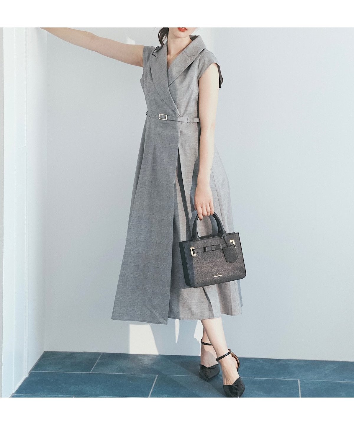 【スウィングル/Swingle】のベルテッドラップジレ風ワンピース インテリア・キッズ・メンズ・レディースファッション・服の通販 founy(ファニー) 　ファッション　Fashion　レディースファッション　Fashion for Women　アウター　Coat / Outerwear Collection　クラシカル　Classical, Vintage-Inspired　デコルテ　Décolleté, Neckline　フレア　Flare, Flared　マニッシュ　Mannish, Boyish　ラップ　Wrap, Wrap Design　エレガント 上品　Elegant　無地　Plain, Solid Color　秋　Autumn　グレー系チェック|ID: prp329100004648050 ipo3291000000033556161