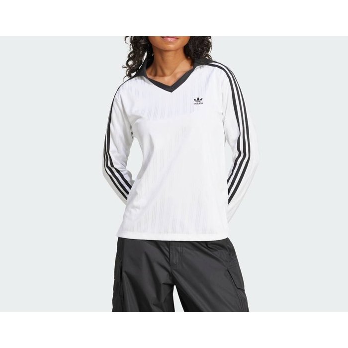 【アディダス/adidas】の【公式】アディダス adidas アディカラー フットボール ジャカード Vネック 長袖ポロシャツ インテリア・キッズ・メンズ・レディースファッション・服の通販 founy(ファニー) https://founy.com/ ファッション Fashion レディースファッション Fashion for Women トップス・カットソー Cut & Sew Tops シャツ・ブラウス・オフィスカジュアル Elegant Blouses & Button-Ups ポロシャツ・きれいめカジュアル Smart-Casual Polo Tops Vネックトップス V-Neck Tops / V-Cut Neckline Shirts サッカー Seersucker, Summer Fabric ジャカード／ジャガード Jacquard, Woven Pattern ジーンズ Jeans, Denim Pants ビンテージ Vintage, Retro Style フィット Fit, Slim Fit ポロシャツ Polo Shirt, Collared Tee レギュラー Regular, Standard Fit 旅行 Travel 長袖 Long Sleeve, Full Sleeve |ID: prp329100004648051 ipo3291000000033556166
