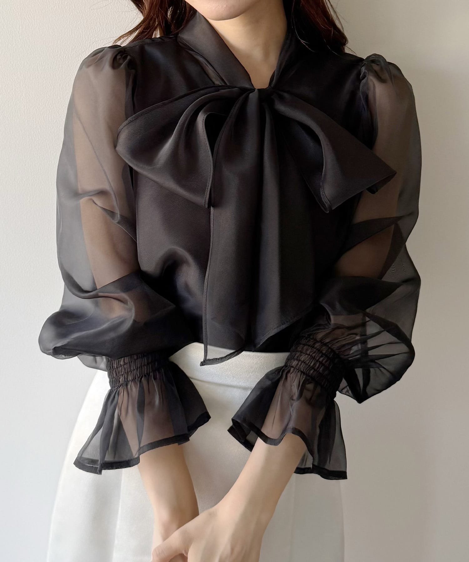 【ジュノア/JUNOAH】のmipiarl シアーキャンディースリーブボウタイブラウス インテリア・キッズ・メンズ・レディースファッション・服の通販 founy(ファニー) 　ファッション　Fashion　レディースファッション　Fashion for Women　トップス・カットソー　Cut & Sew Tops　シャツ・ブラウス・オフィスカジュアル　Elegant Blouses & Button-Ups　ブラック|ID: prp329100004648054 ipo3291000000033556181
