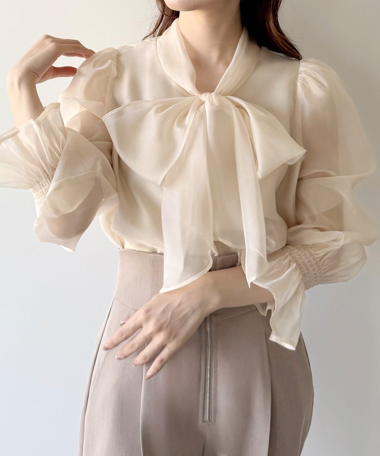 【ジュノア/JUNOAH】のmipiarl シアーキャンディースリーブボウタイブラウス インテリア・キッズ・メンズ・レディースファッション・服の通販 founy(ファニー) 　ファッション　Fashion　レディースファッション　Fashion for Women　トップス・カットソー　Cut & Sew Tops　シャツ・ブラウス・オフィスカジュアル　Elegant Blouses & Button-Ups　クリーム|ID: prp329100004648054 ipo3291000000033556183
