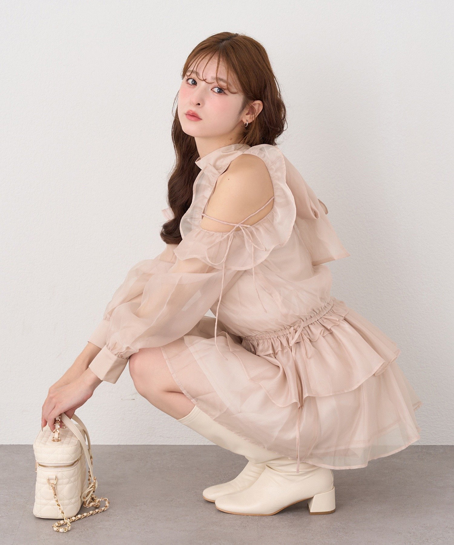 【ナイスクラップ/NICE CLAUP】のアメスリチュニックワンピース インテリア・キッズ・メンズ・レディースファッション・服の通販 founy(ファニー) 　ファッション　Fashion　レディースファッション　Fashion for Women　ワンピース　Dresses　チュニック　Tunic Tops & Dresses　2025年　2025　2025-2026秋冬・A/W　Autumn/Winter 2025–26 AW25–26　おすすめ　Recommended / Our Picks　ガーリー　Girly, Feminine Style　ショート　Short, Short Length　チュニック　Tunic, Long Top　デニム　Denim, Jeans Material　フリル　Frill, Ruffle　ペプラム　Peplum, Flared Hem　リボン　Ribbon, Bow　長袖　Long Sleeve, Full Sleeve　ピンクベージュ|ID: prp329100004648064 ipo3291000000033556343