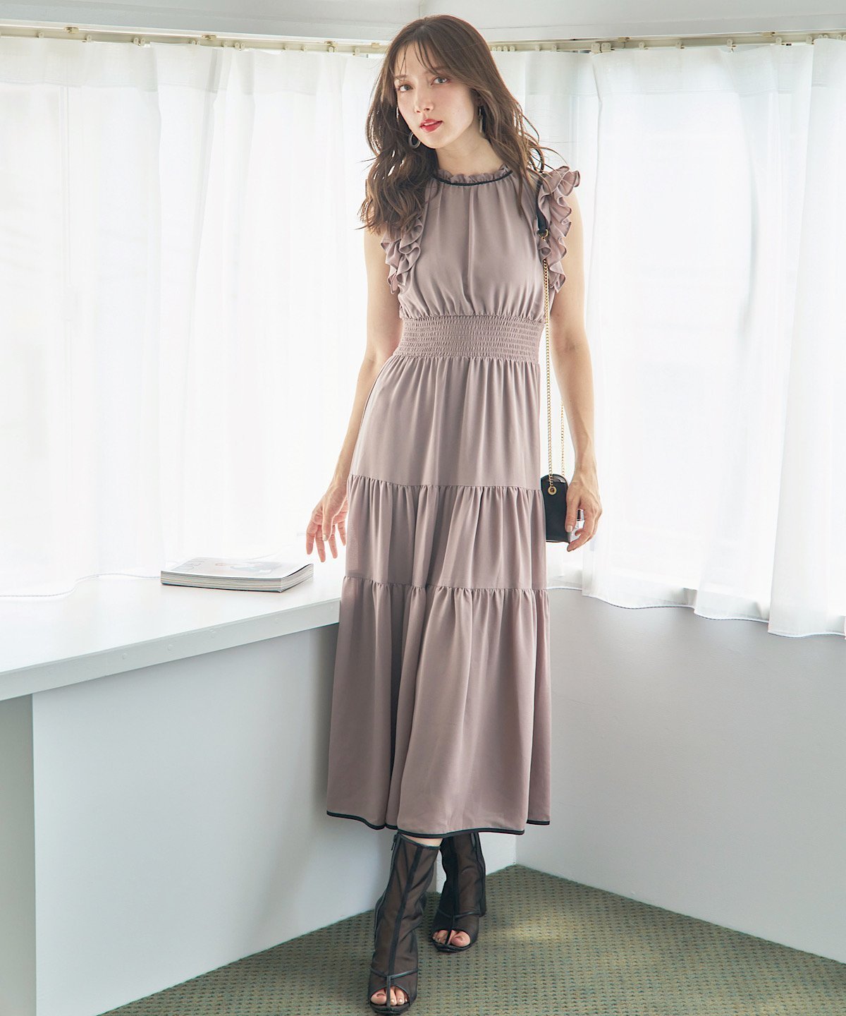 【スウィングル/Swingle】のフリルティアードバイカラーワンピース インテリア・キッズ・メンズ・レディースファッション・服の通販 founy(ファニー) 　ファッション　Fashion　レディースファッション　Fashion for Women　ワンピース　Dresses　エレガント 上品　Elegant　シャーリング　Shirring, Ruched　フィット　Fit, Slim Fit　フェミニン　Feminine, Girly　フリル　Frill, Ruffle　ダークブラウン|ID: prp329100004648065 ipo3291000000033556351