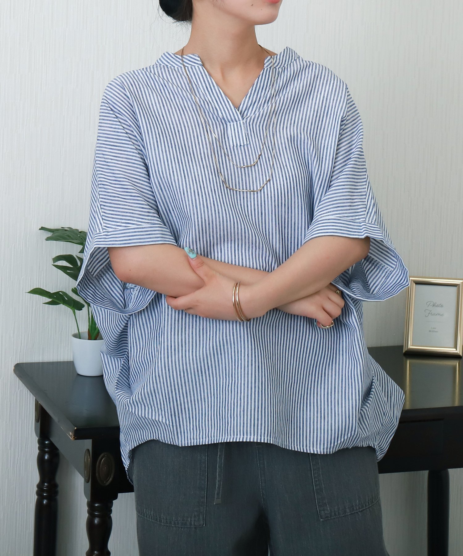 【リベルモア/libelle more】の【抗菌・UVカット・吸水速乾】「やわさらリネン」ストライプバンドカラーシャツ インテリア・キッズ・メンズ・レディースファッション・服の通販 founy(ファニー) 　ファッション　Fashion　レディースファッション　Fashion for Women　トップス・カットソー　Cut & Sew Tops　シャツ・ブラウス・オフィスカジュアル　Elegant Blouses & Button-Ups　吸水　Absorbent, Quick-Dry　抗菌　Antibacterial, Bacteria-Resistant　スキッパー　Skipper, Open Collar　ストライプ　Stripe, Striped Pattern　なめらか　Smooth, Silky Texture　人気　Popular, Best Seller　フロント　Front, Front Design　ポケット　Pocket, Pocket Detail　リネン　Linen, Linen Fabric　夏　Summer　ビジネス 仕事 通勤　Business / Work / Commuting　ブルー|ID: prp329100004648082 ipo3291000000033556703