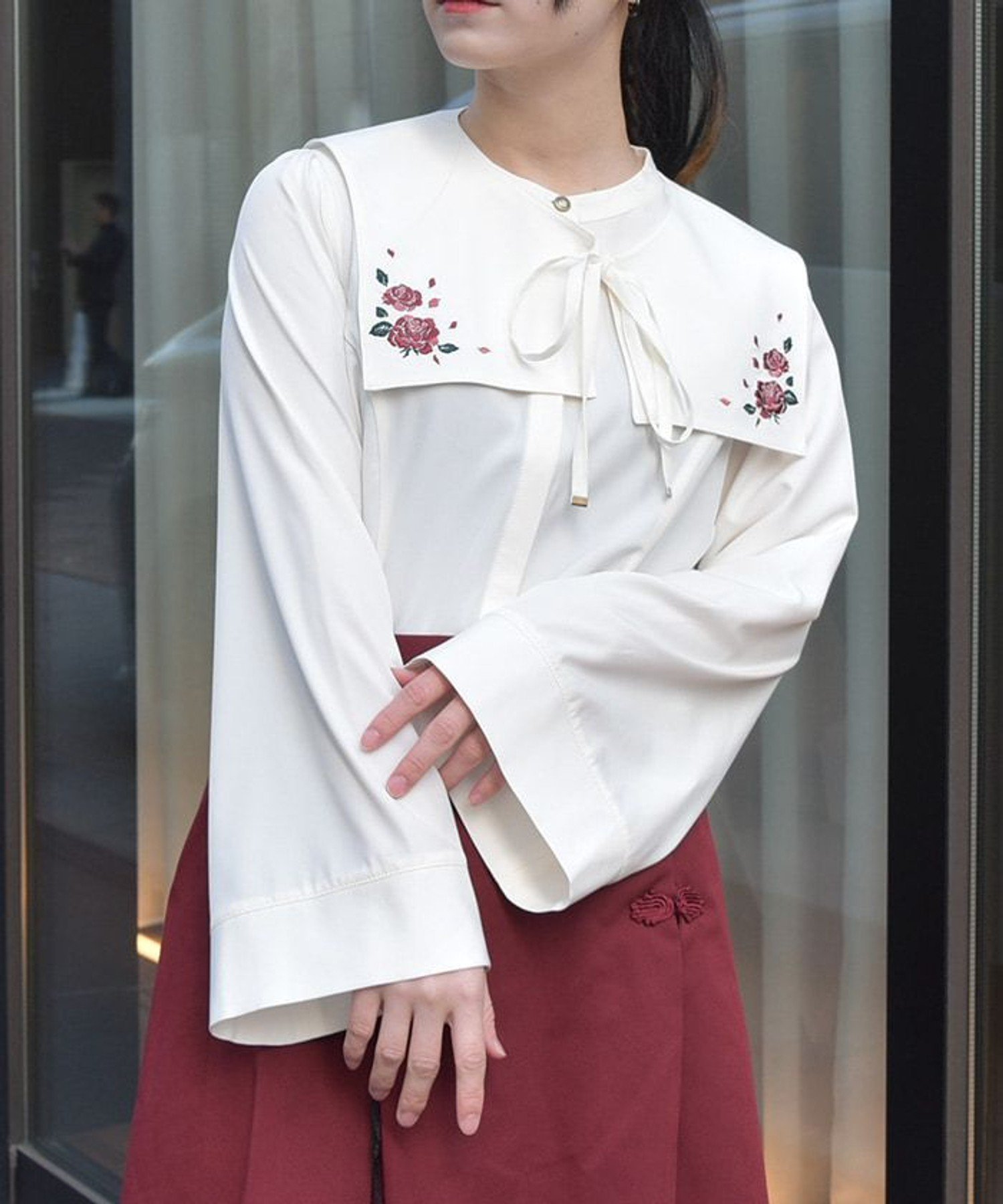 【アクシーズファム/axes femme】の薔薇刺繍付け襟セットブラウス インテリア・キッズ・メンズ・レディースファッション・服の通販 founy(ファニー) 　ファッション　Fashion　レディースファッション　Fashion for Women　トップス・カットソー　Cut & Sew Tops　シャツ・ブラウス・オフィスカジュアル　Elegant Blouses & Button-Ups　おすすめ　Recommended / Our Picks　オリエンタル　Oriental Pattern　白|ID: prp329100004648089 ipo3291000000033556759