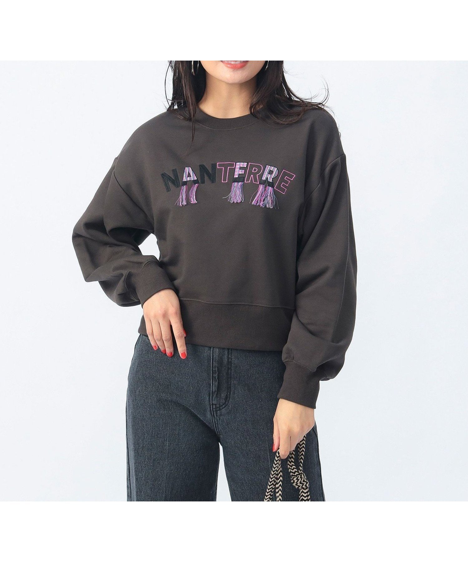【ビームス ハート/BEAMS HEART】のフリンジ刺繍 ロゴ プルオーバー スウェット 25SS インテリア・キッズ・メンズ・レディースファッション・服の通販 founy(ファニー) 　ファッション　Fashion　レディースファッション　Fashion for Women　トップス・カットソー　Cut & Sew Tops　レディースパーカー・カジュアルフーディー　Casual Hoodies & Sweatshirts　カジュアルプルオーバー・ニットトップス　Pullovers & Knit Tops / Casual Pullovers　スウェット・クルーネックトップス　Sweatshirts & Crewnecks / Relaxed Fit Sweat Tops　2025年　2025　2025春夏・S/S　Spring/Summer 2025 SS25　ショルダー　Shoulder, Shoulder Strap　スウェット / スエット　Sweatshirt, Sweatwear　スラックス　Slacks, Dress Pants　デニム　Denim, Jeans Material　ドロップ　Drop Shoulder, Dropped Style　バランス　Balance, Style Balance　フリンジ　Fringe, Tassel　フロント　Front, Front Design　リラックス　Relax, Relaxed Fit　CHARCOAL|ID: prp329100004648102 ipo3291000000033557021