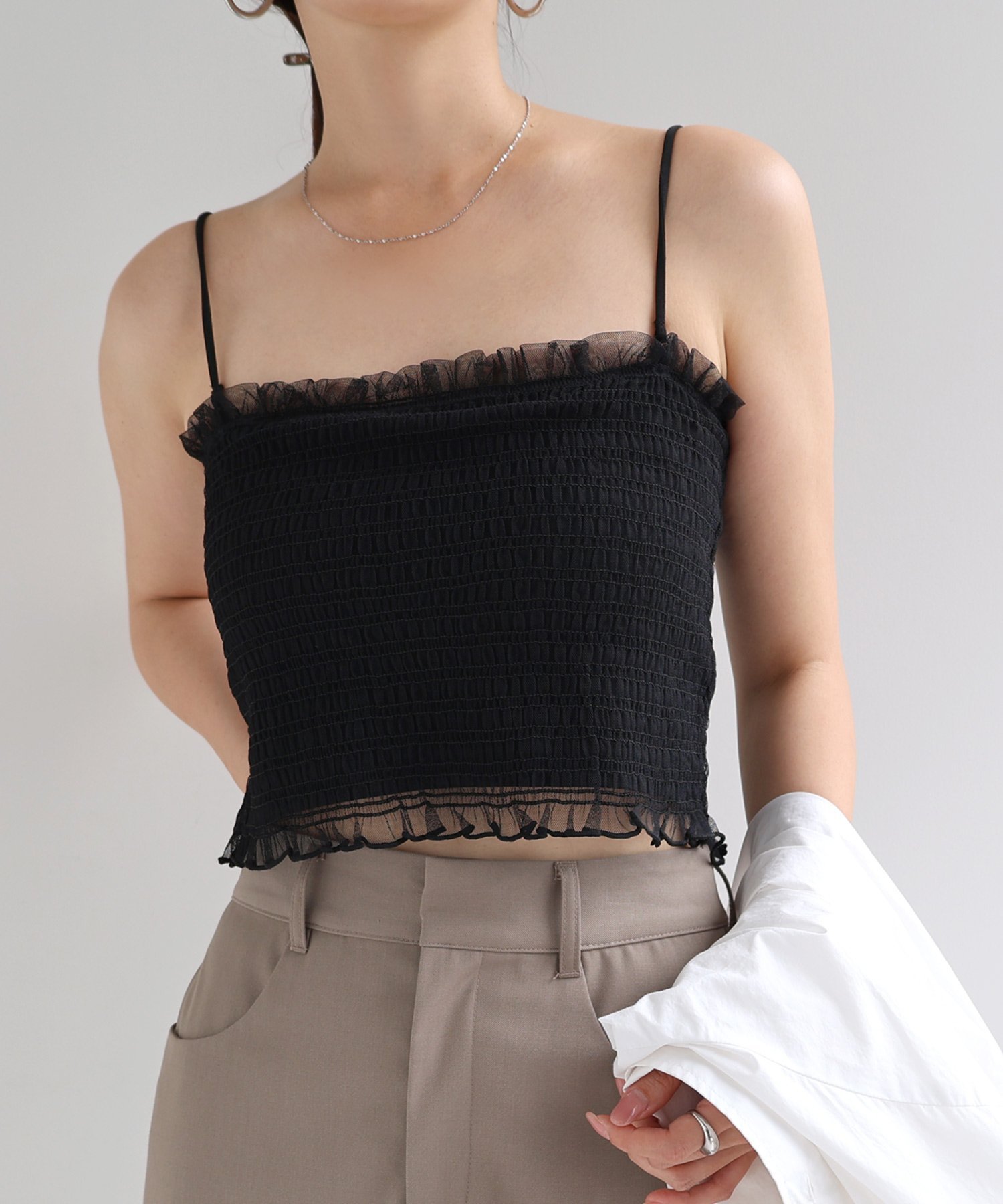 【アンドミー/andme】のカップ付き チュール シャーリング ショート丈 キャミソール Freesia フリージア インテリア・キッズ・メンズ・レディースファッション・服の通販 founy(ファニー) 　ファッション　Fashion　レディースファッション　Fashion for Women　トップス・カットソー　Cut & Sew Tops　キャミソール&ノースリーブ　Camisoles & Sleeveless Tops　おすすめ　Recommended / Our Picks　キャミソール　Camisole, Spaghetti Strap Top　シャーリング　Shirring, Ruched　ショート　Short, Short Length　チュール　Tulip, Tulip Motif　トレンド　Trend, Trending Now　バランス　Balance, Style Balance　ビスチェ　Bustier, Corset Top　フェミニン　Feminine, Girly　ボトム　Bottoms, Lower Wear　ラップ　Wrap, Wrap Design　ブラック|ID: prp329100004648114 ipo3291000000033557127