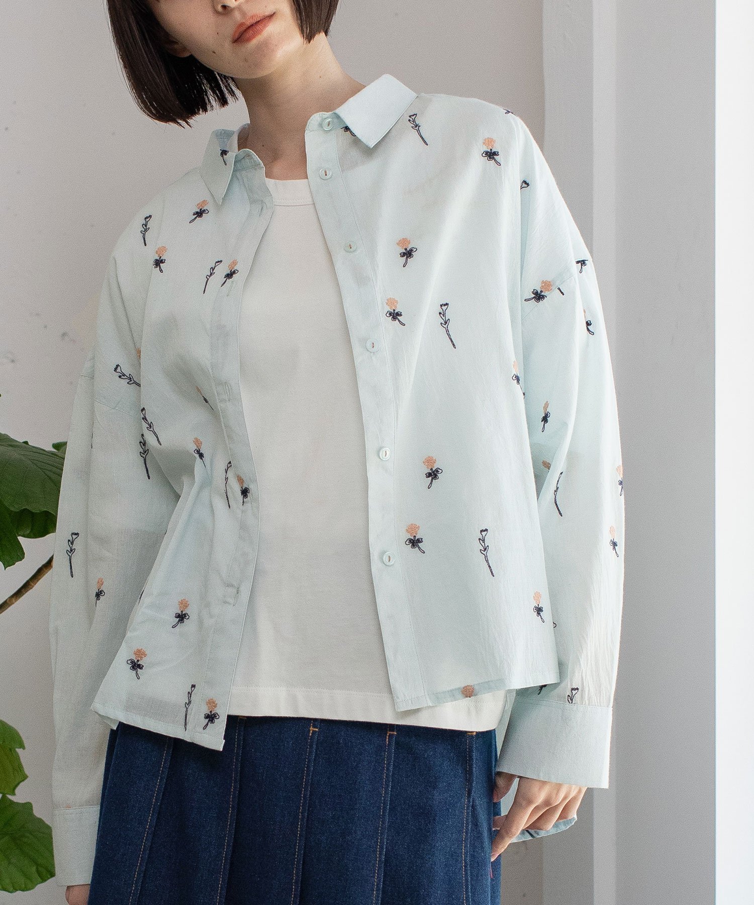 【プードゥドゥ/POU DOU DOU】のmade in INDIA シロツメクサ刺繍シャツ インテリア・キッズ・メンズ・レディースファッション・服の通販 founy(ファニー) 　ファッション　Fashion　レディースファッション　Fashion for Women　トップス・カットソー　Cut & Sew Tops　シャツ・ブラウス・オフィスカジュアル　Elegant Blouses & Button-Ups　インド　Indian Textile　シンプル　Simple, Minimal　スマート　Smart, Elegant　ネップ　Nepp, Slub Yarn　羽織　Haori, Light Jacket　おすすめ　Recommended / Our Picks　ライトブルー|ID: prp329100004648119 ipo3291000000033557227