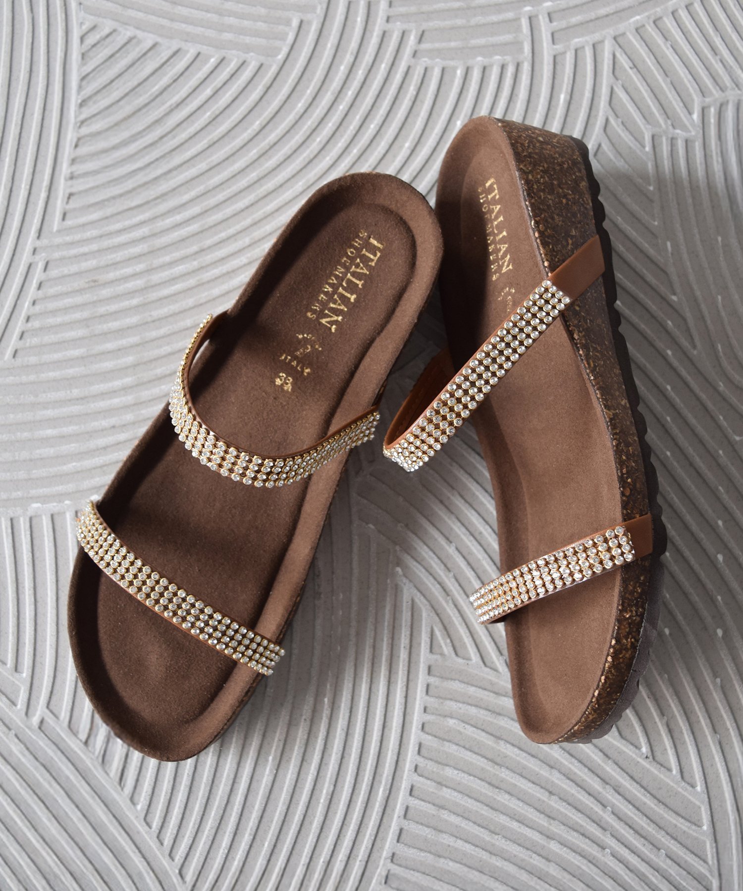 【インター ショシュール/INTER-CHAUSSURES】の【ITALIAN SHOEMAKERS】ダブルラインストーンクッションインソールサンダル インテリア・キッズ・メンズ・レディースファッション・服の通販 founy(ファニー) 　ファッション　Fashion　レディースファッション　Fashion for Women　おすすめ　Recommended / Our Picks　イタリア　Italy　クッション　Cushion, Throw Pillow　サンダル　Sandals, Summer Shoes　シューズ　Shoes, Footwear　ストーン　Stone, Gem-Like　人気　Popular, Best Seller　旅行　Travel　BR|ID: prp329100004648163 ipo3291000000033557652
