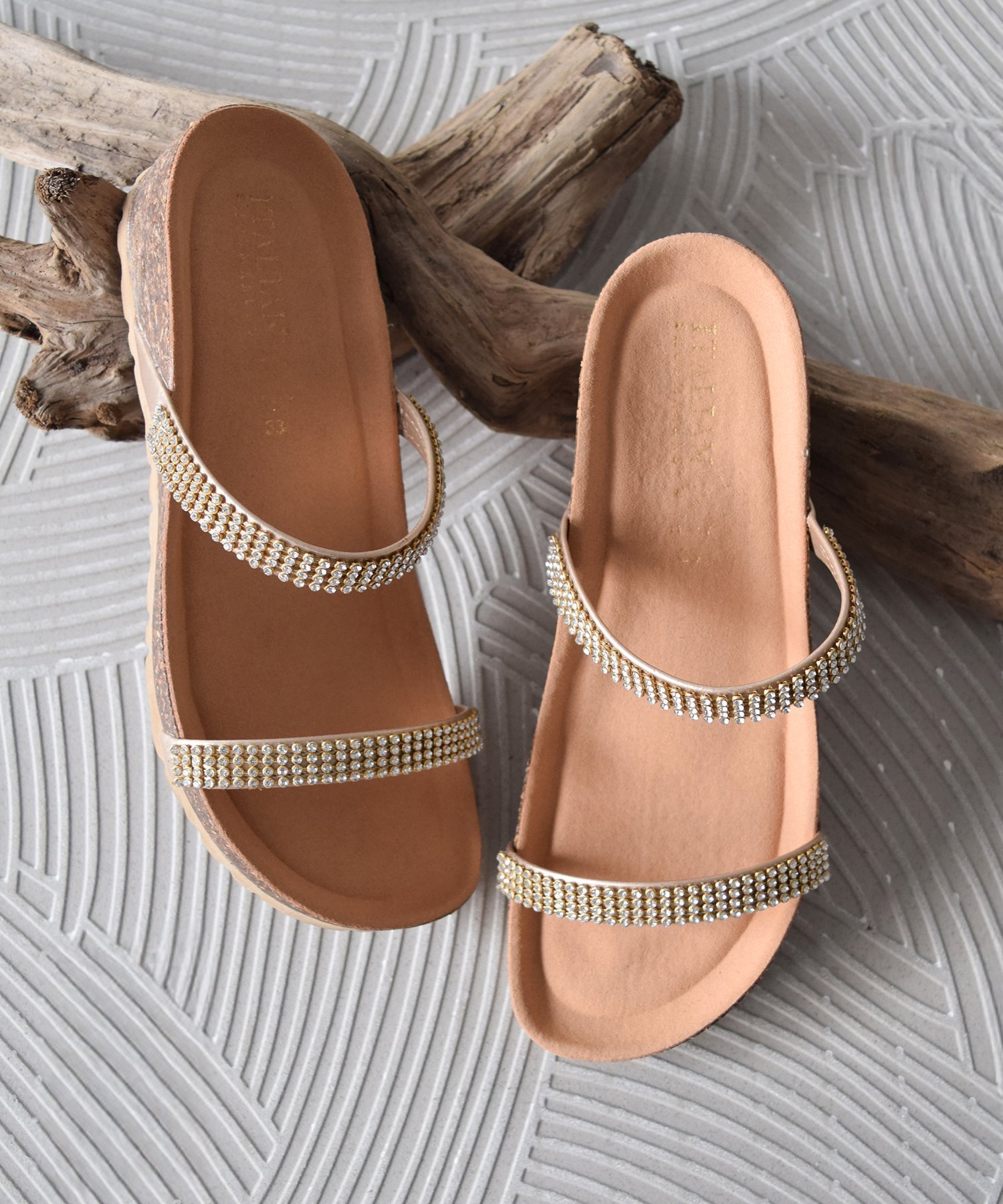 【インター ショシュール/INTER-CHAUSSURES】の【ITALIAN SHOEMAKERS】ダブルラインストーンクッションインソールサンダル インテリア・キッズ・メンズ・レディースファッション・服の通販 founy(ファニー) 　ファッション　Fashion　レディースファッション　Fashion for Women　おすすめ　Recommended / Our Picks　イタリア　Italy　クッション　Cushion, Throw Pillow　サンダル　Sandals, Summer Shoes　シューズ　Shoes, Footwear　ストーン　Stone, Gem-Like　人気　Popular, Best Seller　旅行　Travel　GD|ID: prp329100004648163 ipo3291000000033557653