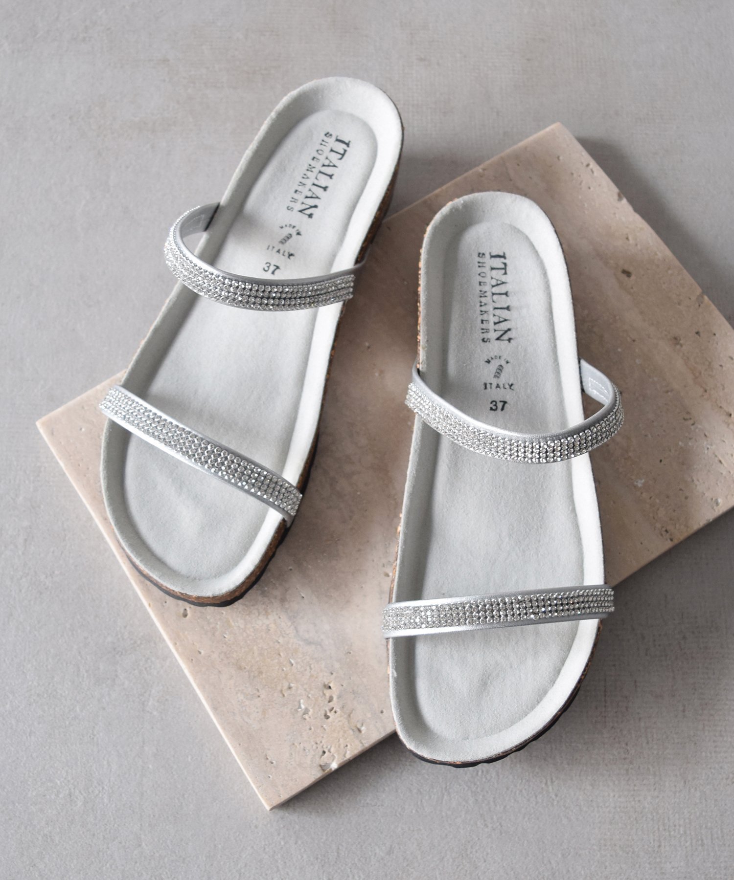 【インター ショシュール/INTER-CHAUSSURES】の【ITALIAN SHOEMAKERS】ダブルラインストーンクッションインソールサンダル インテリア・キッズ・メンズ・レディースファッション・服の通販 founy(ファニー) 　ファッション　Fashion　レディースファッション　Fashion for Women　おすすめ　Recommended / Our Picks　イタリア　Italy　クッション　Cushion, Throw Pillow　サンダル　Sandals, Summer Shoes　シューズ　Shoes, Footwear　ストーン　Stone, Gem-Like　人気　Popular, Best Seller　旅行　Travel　SV|ID: prp329100004648163 ipo3291000000033557654