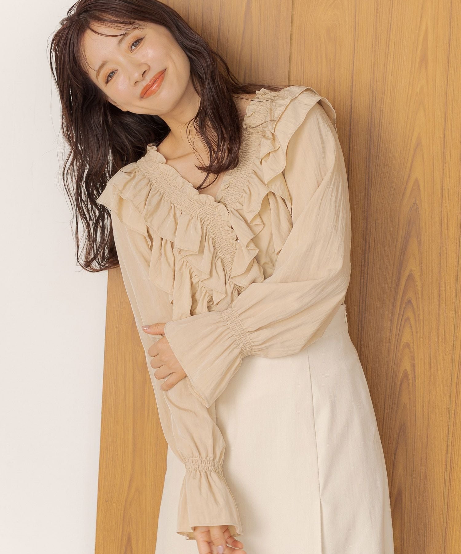 【ミスティ ウーマン/mysty woman】のボリュームフリルブラウス インテリア・キッズ・メンズ・レディースファッション・服の通販 founy(ファニー) 　ファッション　Fashion　レディースファッション　Fashion for Women　トップス・カットソー　Cut & Sew Tops　シャツ・ブラウス・オフィスカジュアル　Elegant Blouses & Button-Ups　おすすめ　Recommended / Our Picks　インナー　Innerwear　カーディガン　Cardigan, Knitwear　コンパクト　Compact, Small Size　シフォン　Chiffon, Lightweight Fabric　スリーブ　Sleeve, Long Sleeve / Short Sleeve　デニム　Denim, Jeans Material　ハイネック　High Neck, Mock Neck　バランス　Balance, Style Balance　フェミニン　Feminine, Girly　フリル　Frill, Ruffle　ボトム　Bottoms, Lower Wear　人気　Popular, Best Seller　春　Spring　長袖　Long Sleeve, Full Sleeve　ベージュ52|ID: prp329100004648202 ipo3291000000033558069