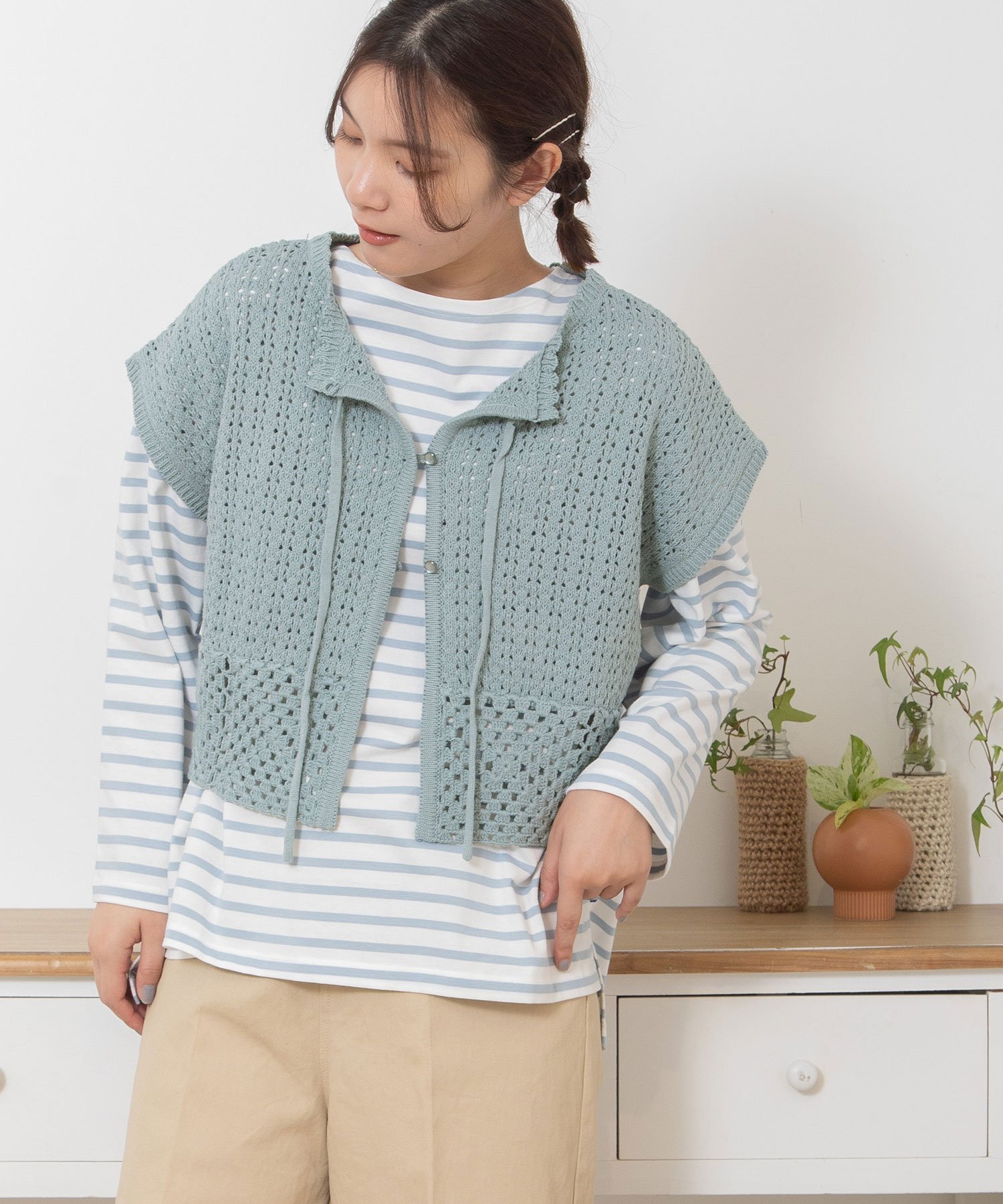 【プードゥドゥ/POU DOU DOU】のクロシェパターンベスト インテリア・キッズ・メンズ・レディースファッション・服の通販 founy(ファニー) 　ファッション　Fashion　レディースファッション　Fashion for Women　アウター　Coat / Outerwear Collection　トップス・カットソー　Cut & Sew Tops　ベスト&ジレ / 重ね着スタイル　Vests & Gilets　クロシェ　Crochet, Knitted Lace　ベスト　Vest, Waistcoat　ライトブルー|ID: prp329100004648217 ipo3291000000033558292